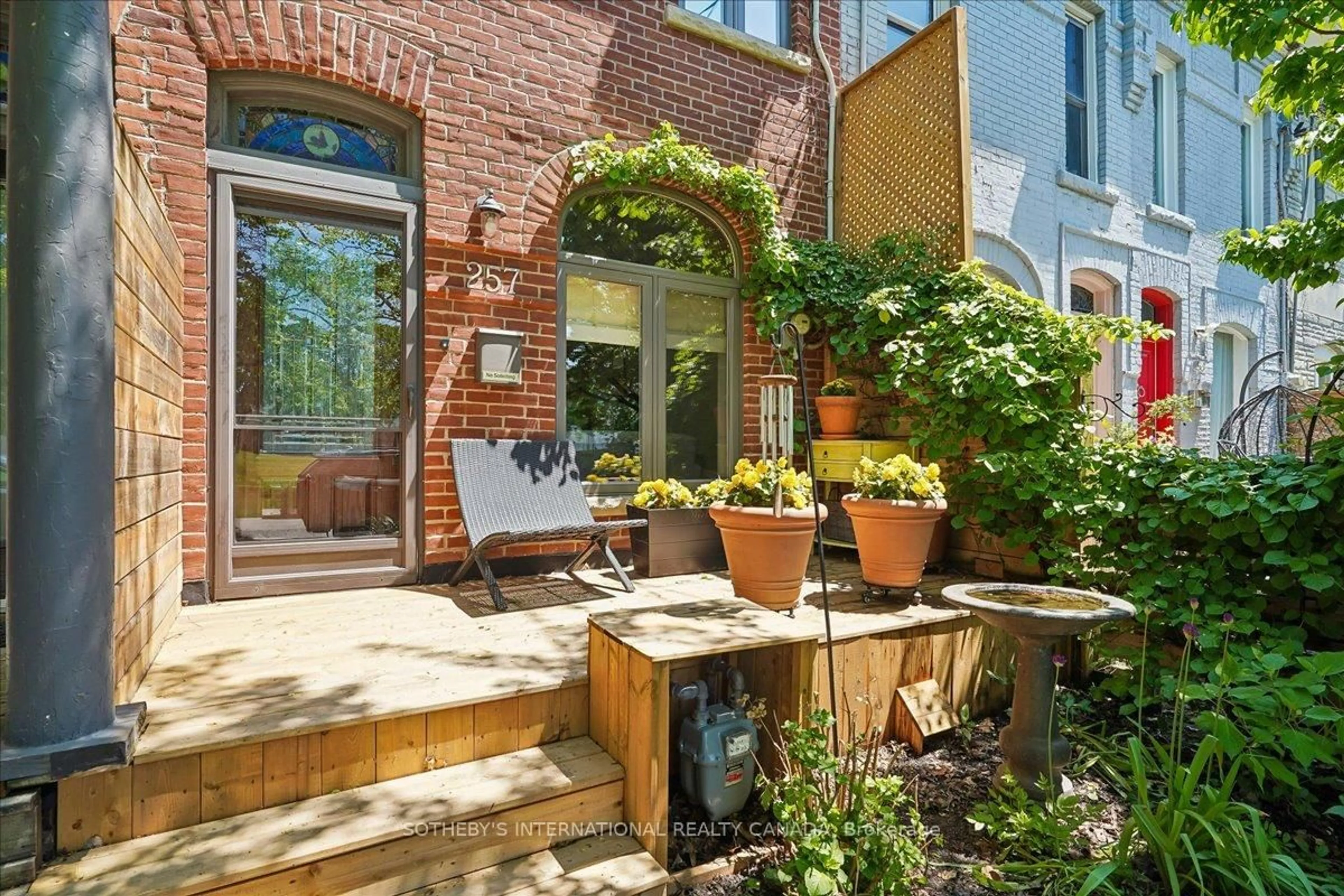 Patio, street for 257 Booth Ave, Toronto Ontario M4M 2M7