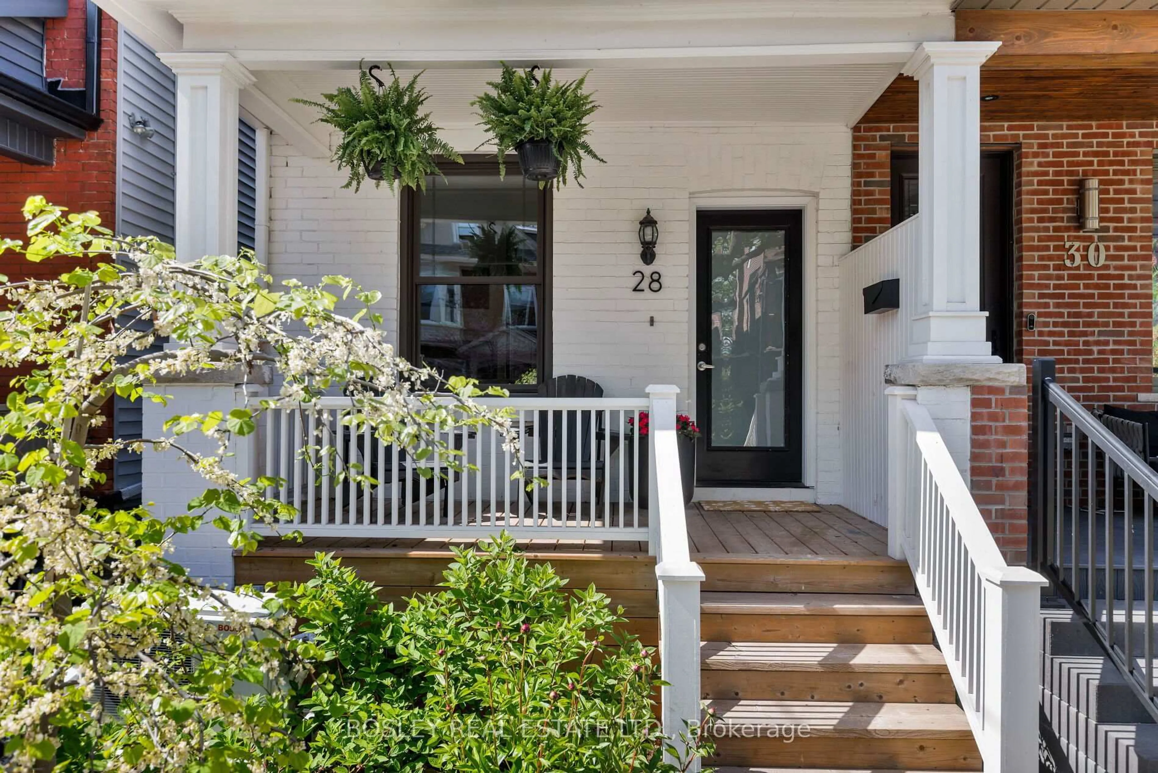Indoor entryway for 28 Frizzell Ave, Toronto Ontario M4K 1H9