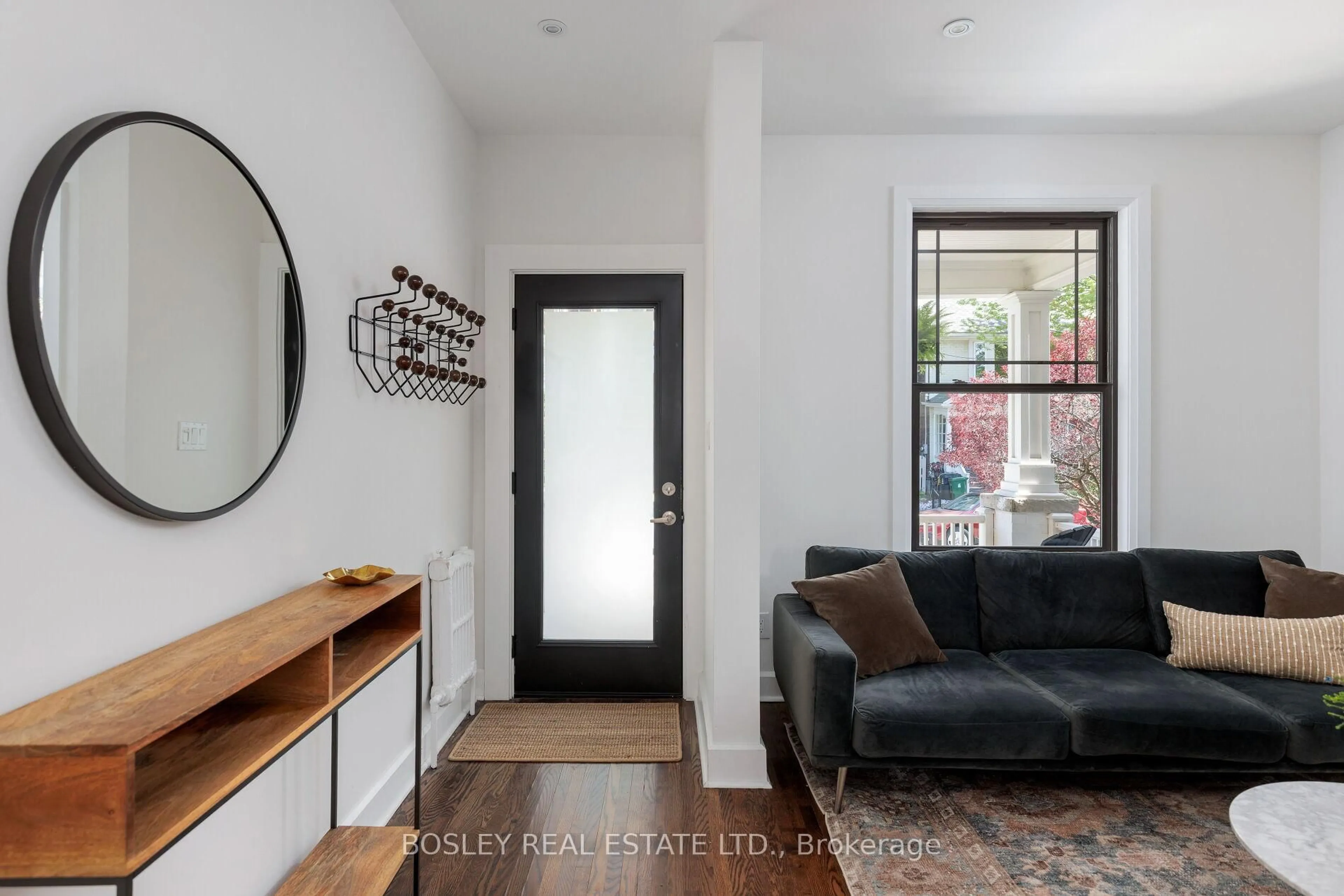 Indoor entryway for 28 Frizzell Ave, Toronto Ontario M4K 1H9