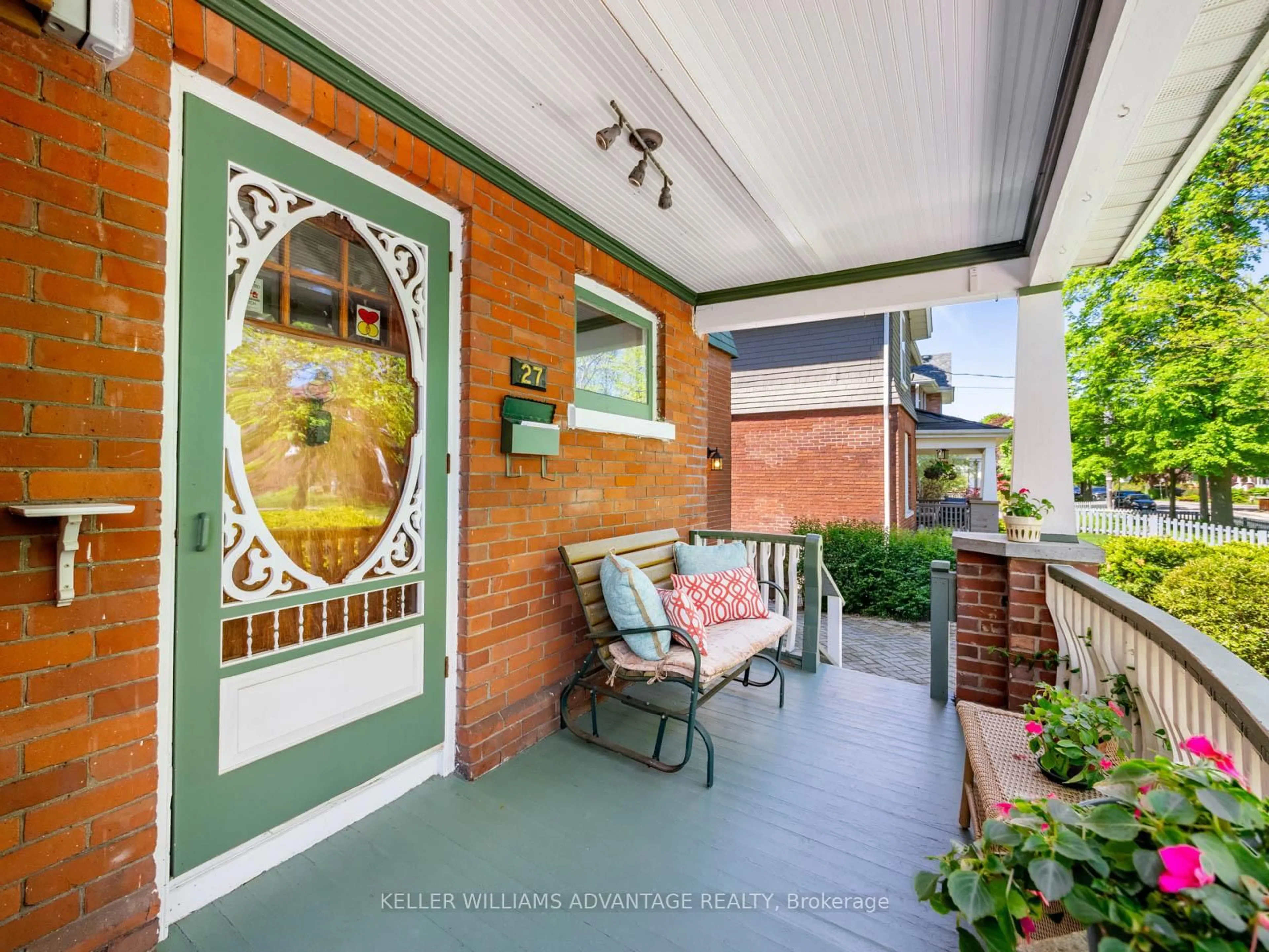 Indoor entryway for 27 Lyall Ave, Toronto Ontario M4E 1W1