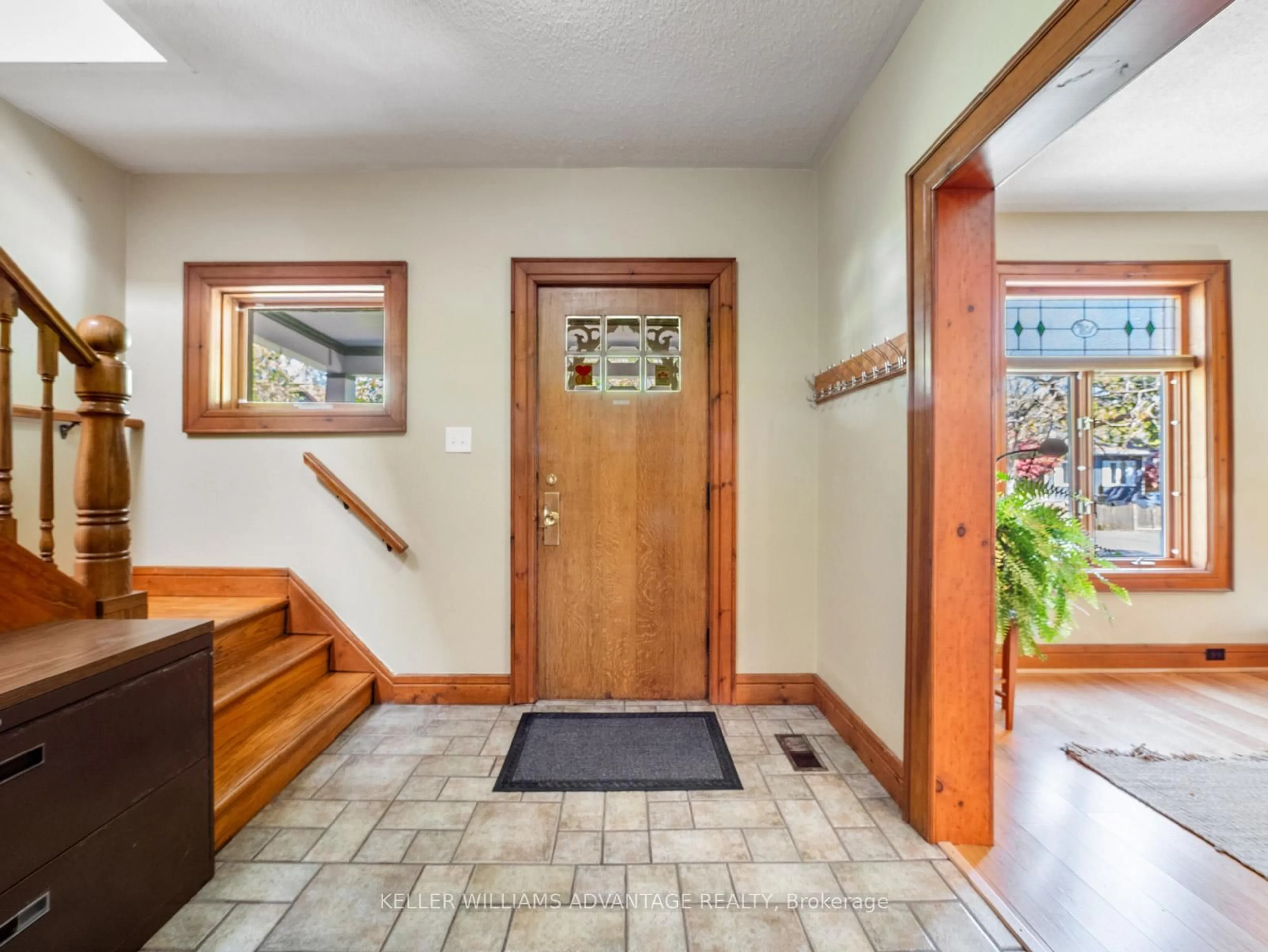 Indoor entryway for 27 Lyall Ave, Toronto Ontario M4E 1W1