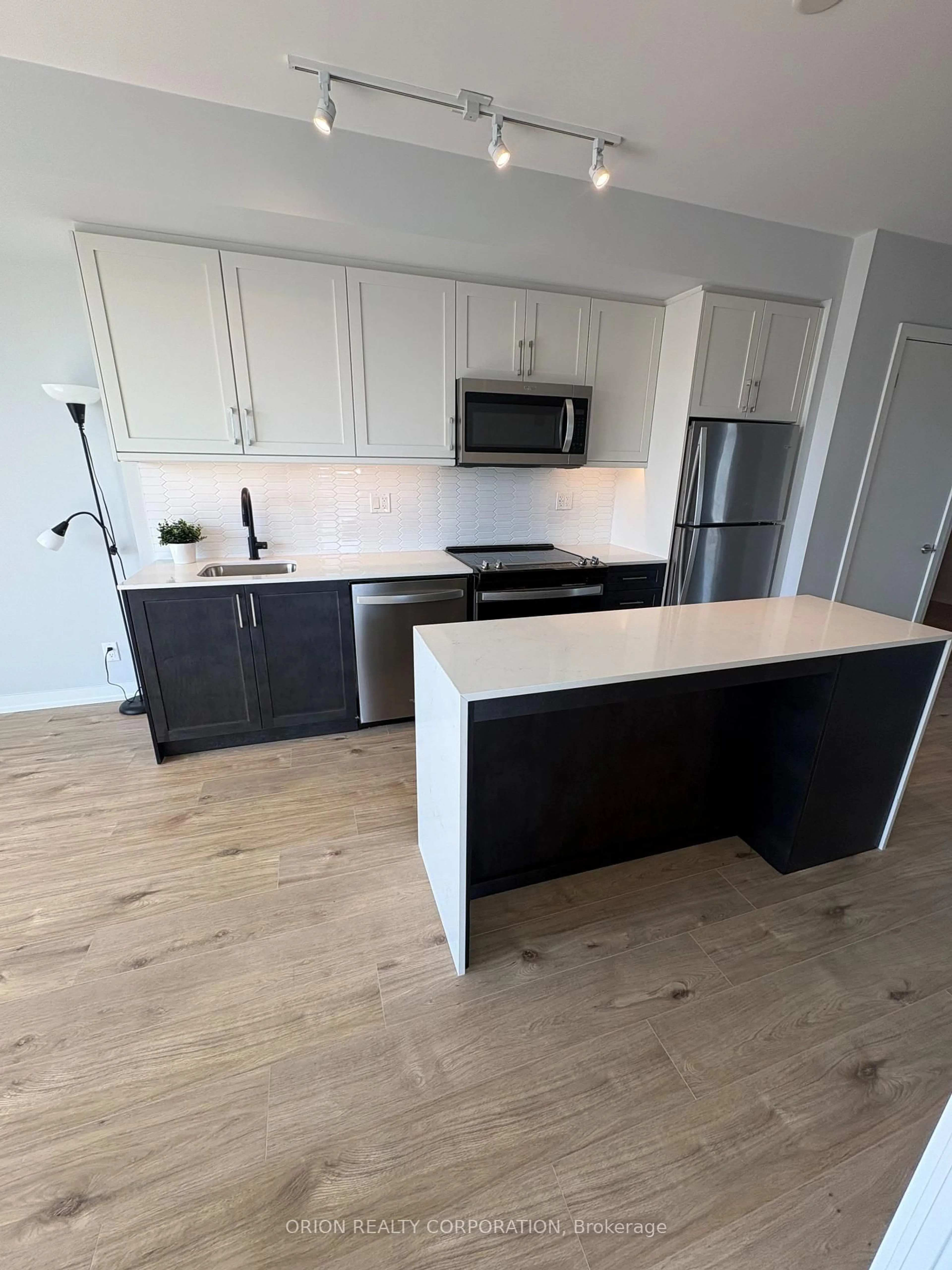 Open concept kitchen, wood/laminate floor for 201 Brock St #408, Whitby Ontario L1N 0P8