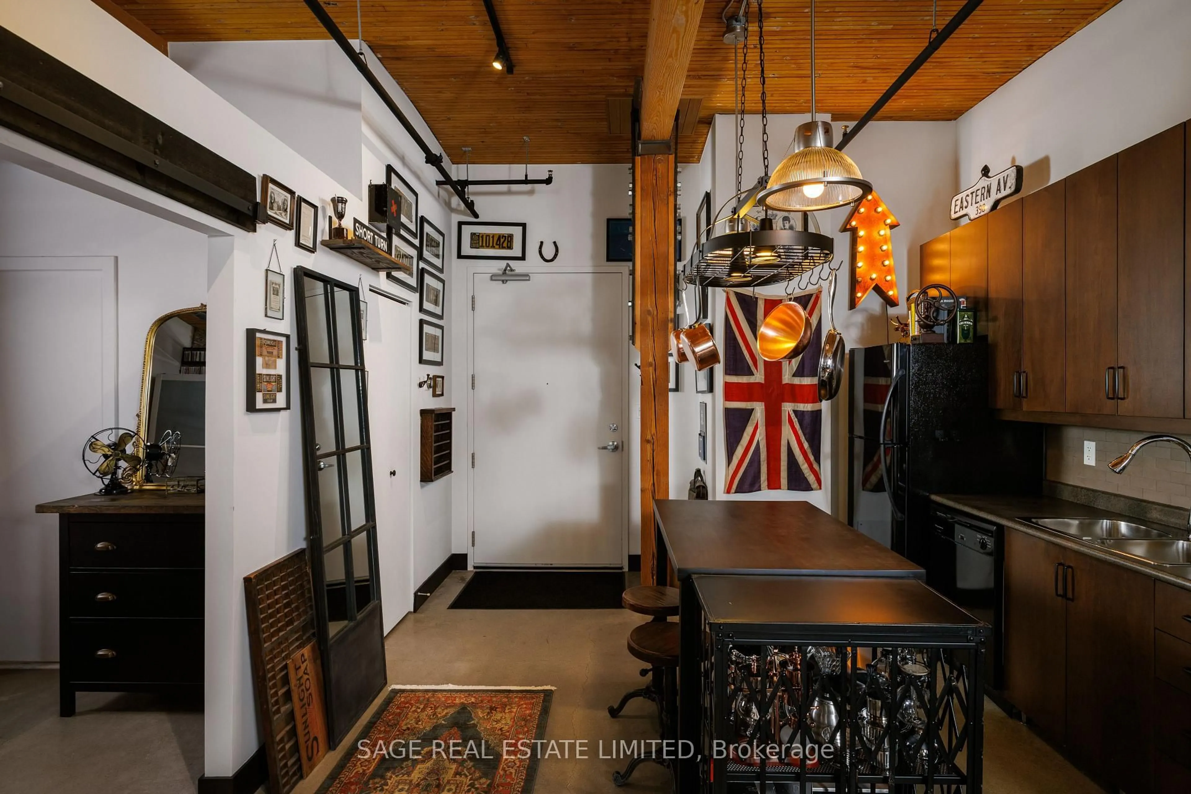 Indoor foyer for 68 Broadview Ave #510, Toronto Ontario M4M 2E6
