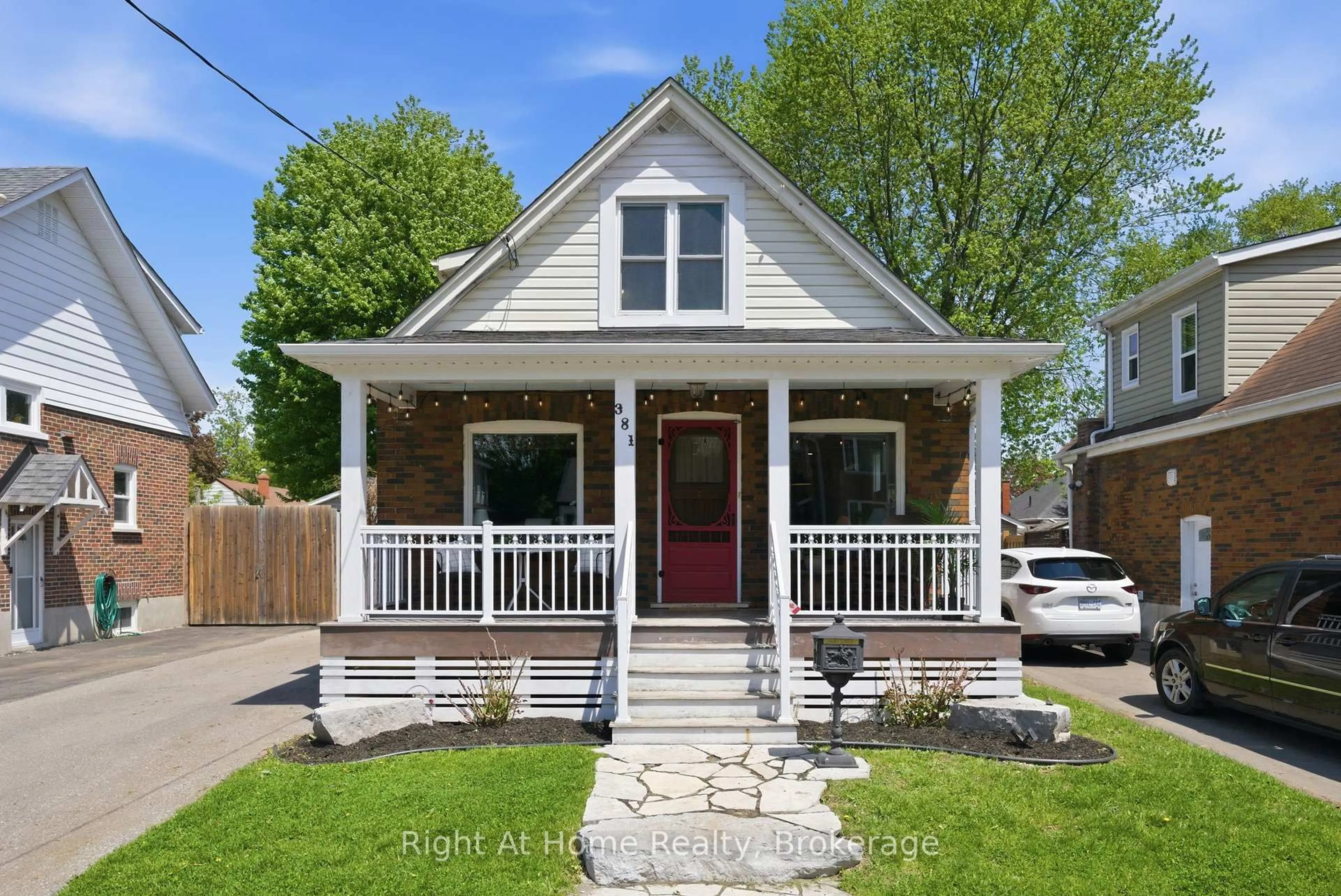 Home with vinyl exterior material, street for 381 Jarvis St, Oshawa Ontario L1G 5L1