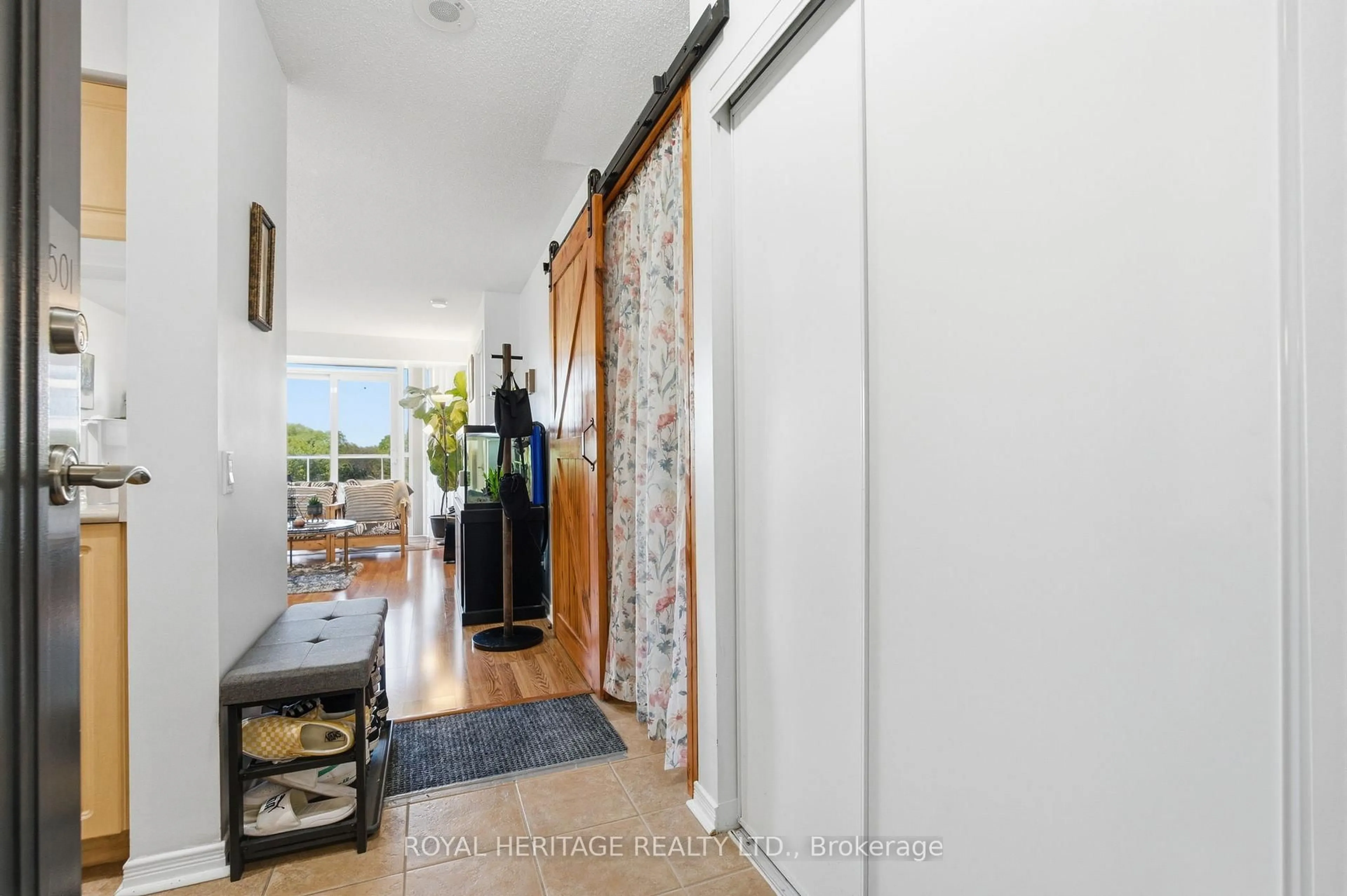 Indoor entryway for 1200 The Esplanade #501, Pickering Ontario L1V 6V3