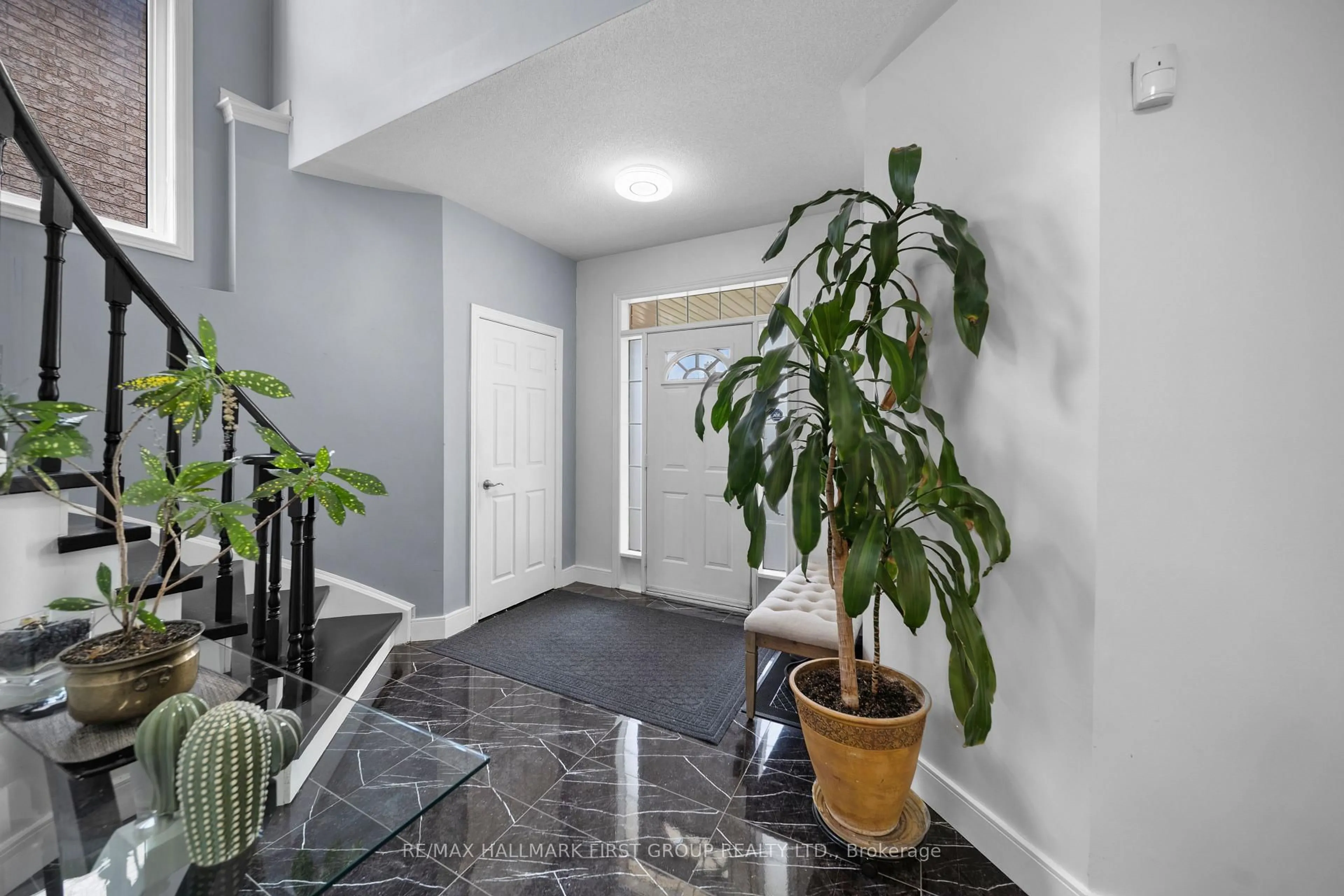Indoor entryway for 62 Cachet Blvd, Whitby Ontario L1M 2E2