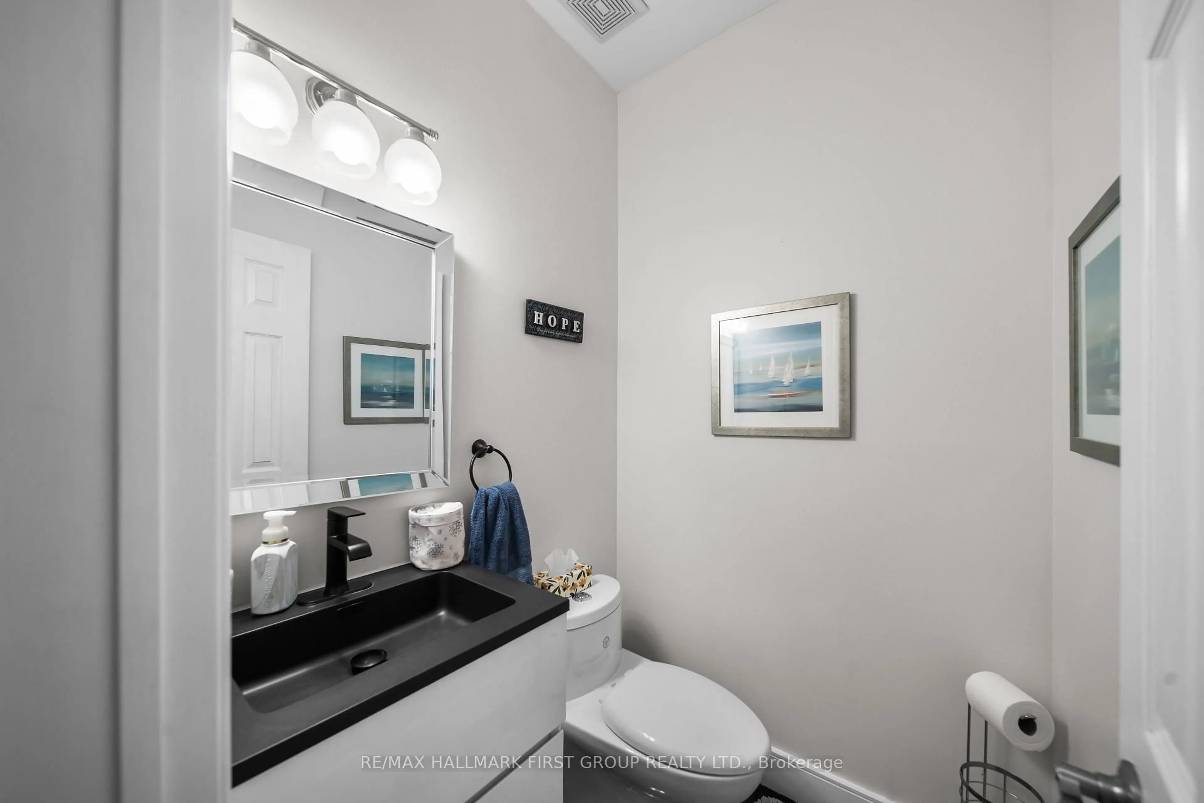 Standard bathroom, ceramic/tile floor for 62 Cachet Blvd, Whitby Ontario L1M 2E2