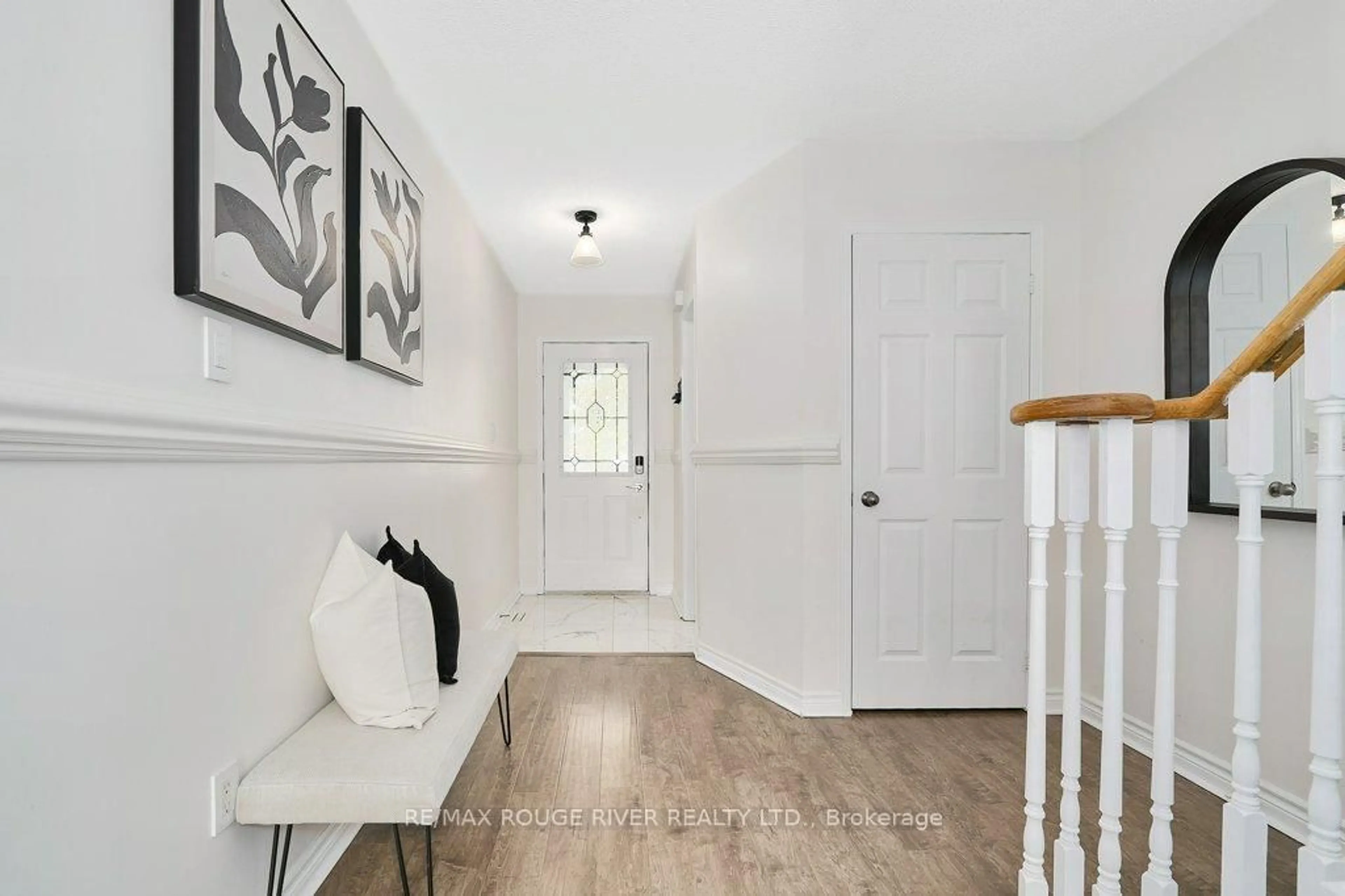 Indoor entryway for 106 Tremount St, Whitby Ontario L1M 1G2