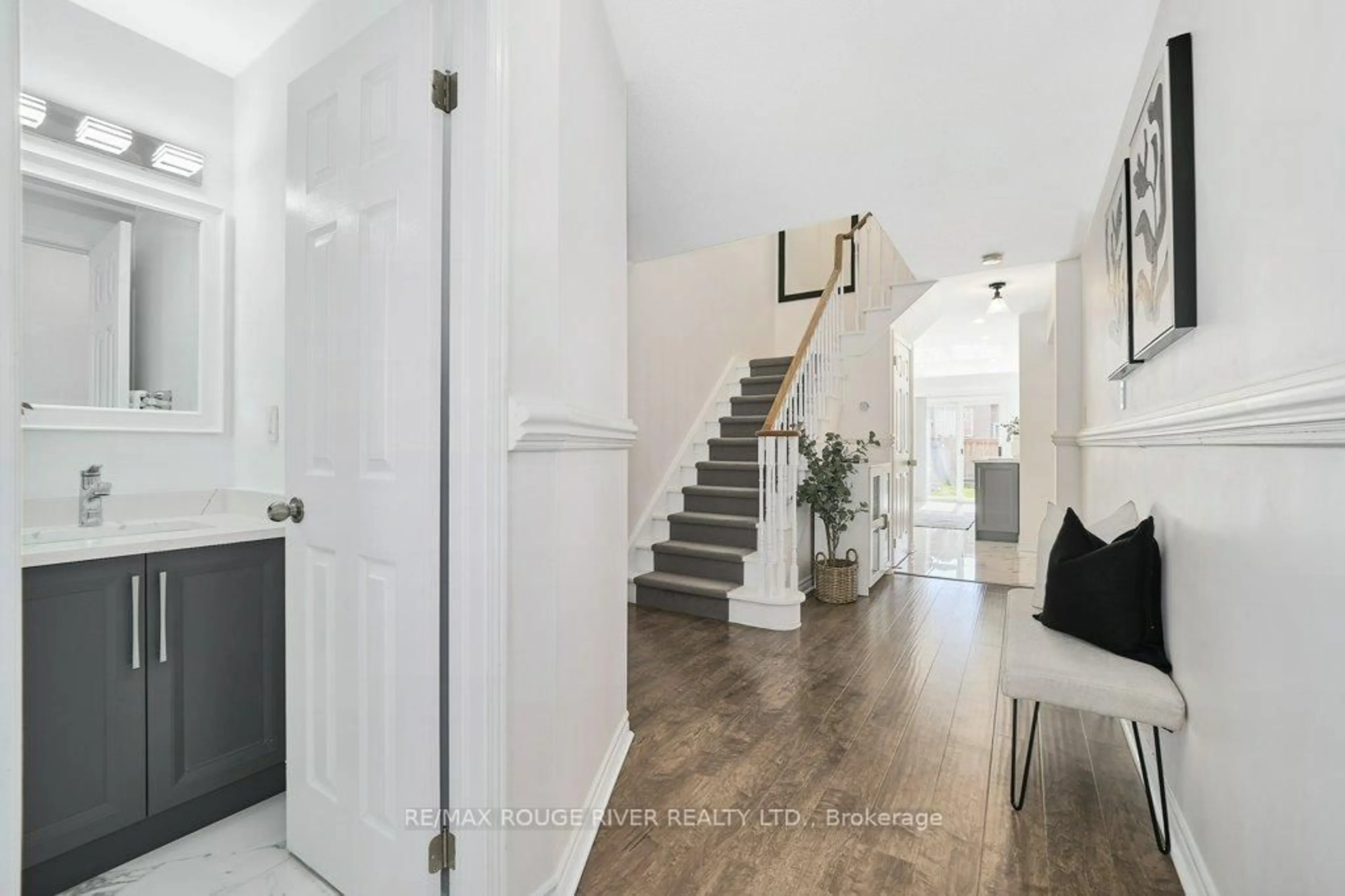 Indoor entryway for 106 Tremount St, Whitby Ontario L1M 1G2