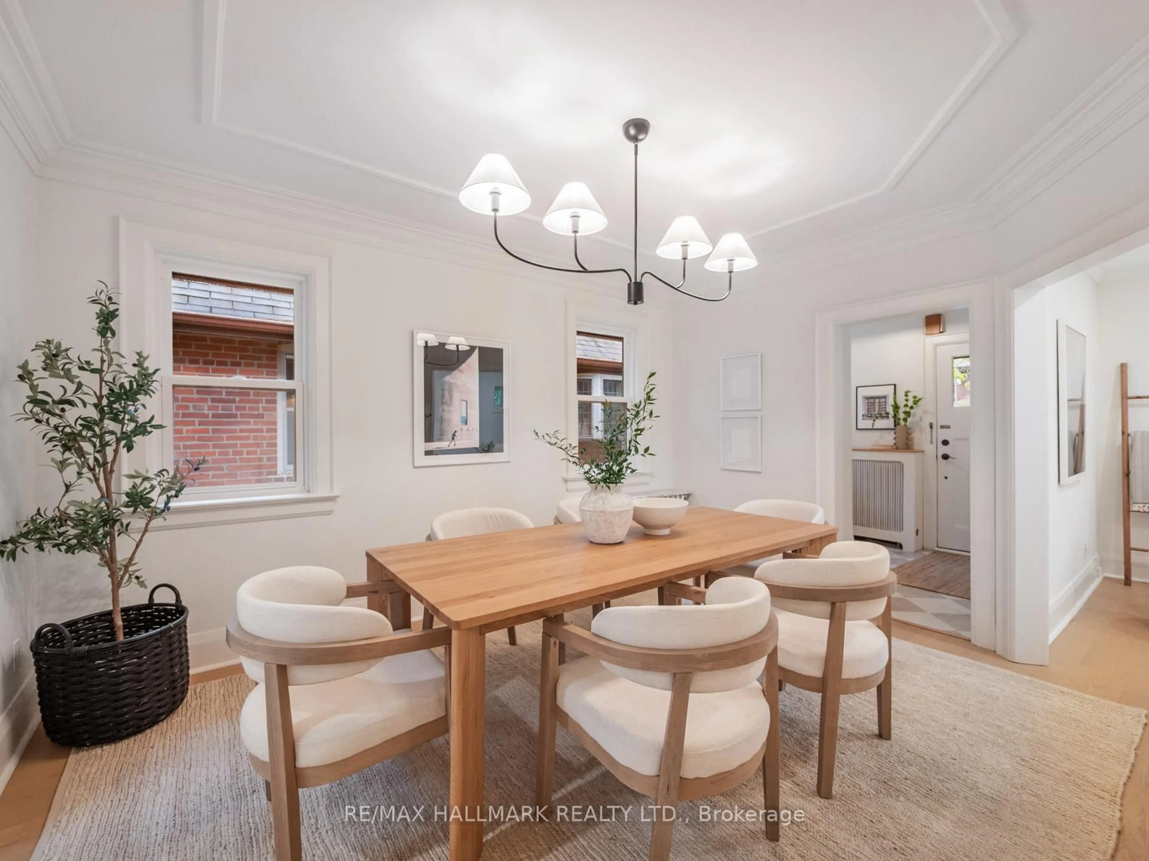 Dining room, unknown for 33 Mortimer Ave, Toronto Ontario M4K 1Z9