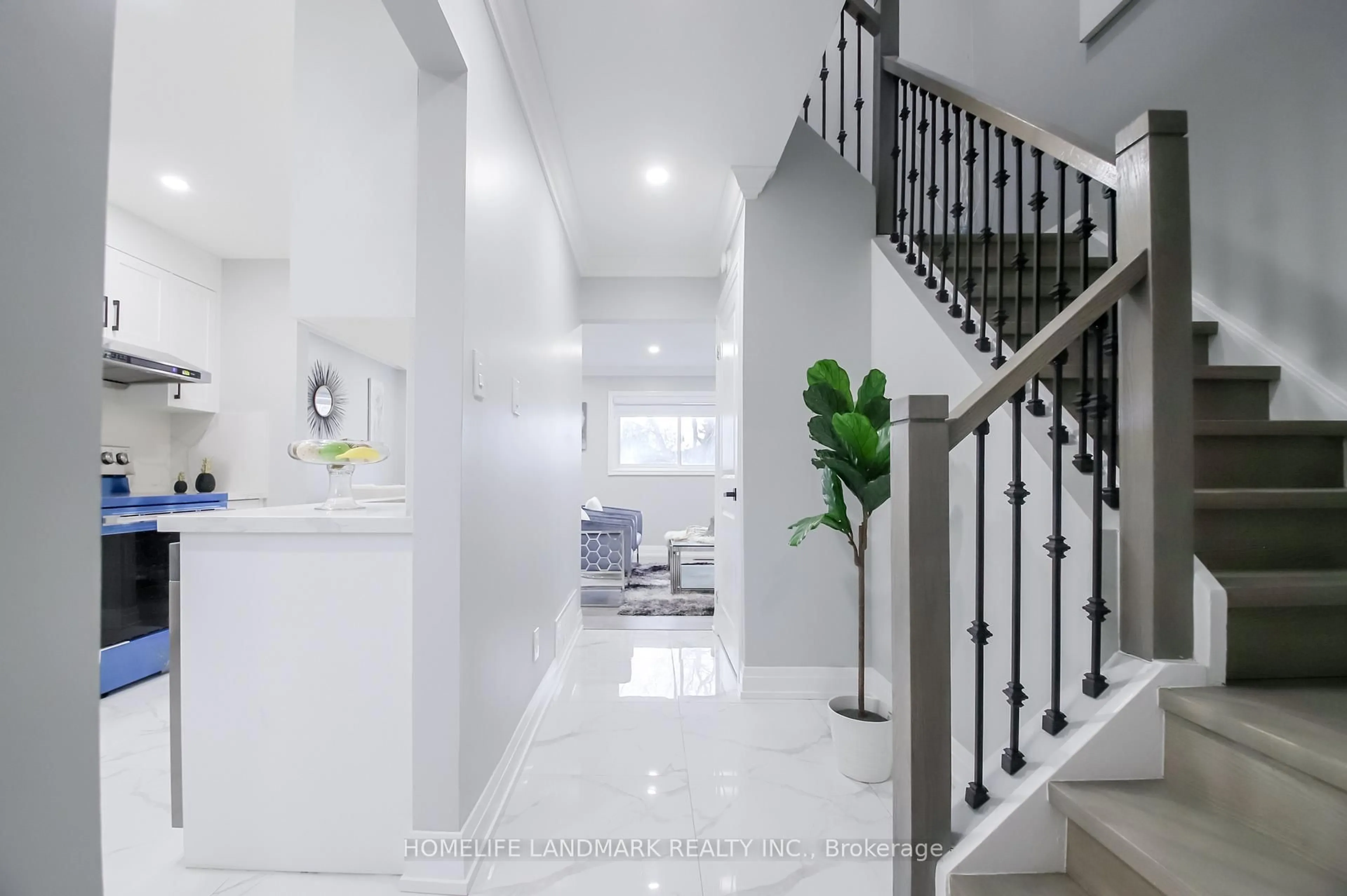 Indoor foyer for 4-50 Silverbell Grve, Toronto Ontario M1B 2L7