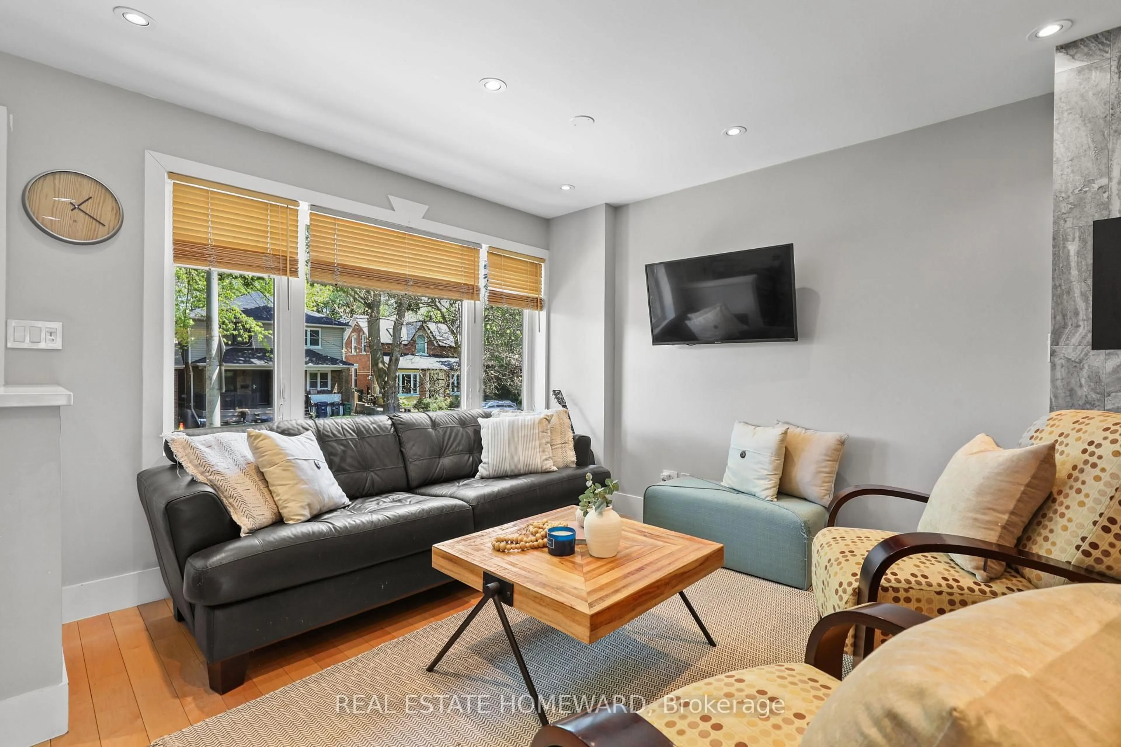 Living room with furniture, unknown for 56 Osborne Ave, Toronto Ontario M4E 3B2