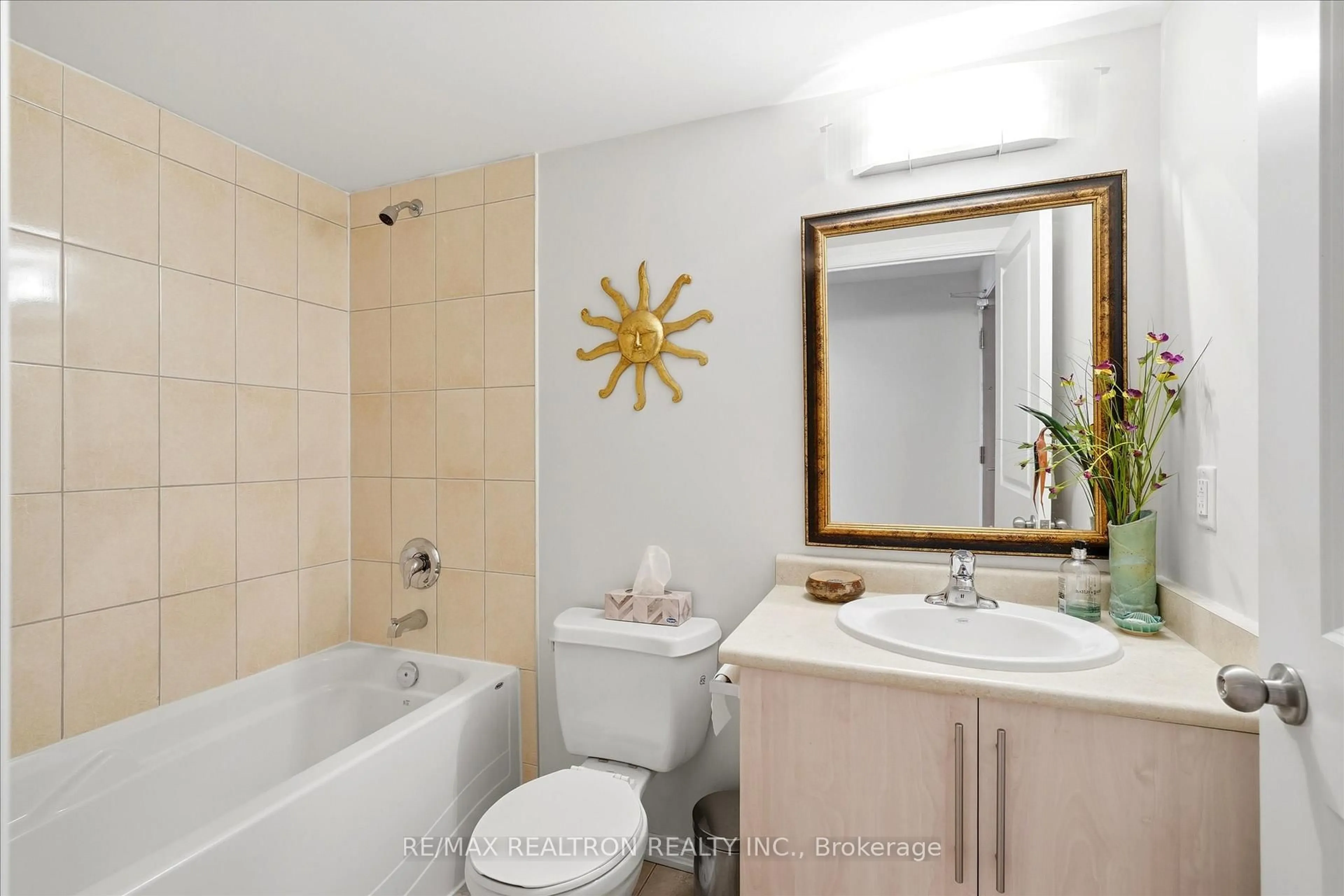 Standard bathroom, ceramic/tile floor for 6 Rosebank Dr #17A, Toronto Ontario M1B 0A1