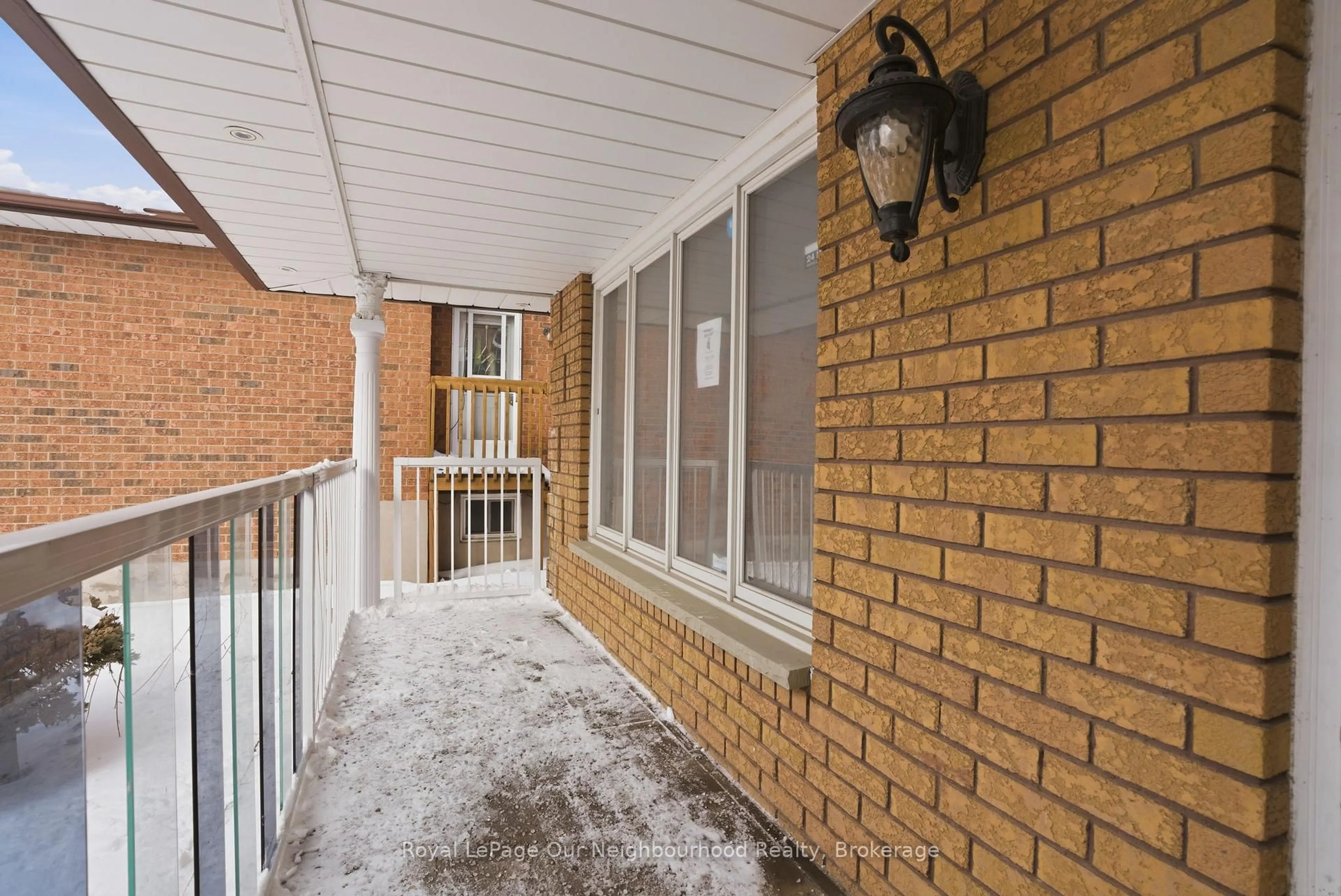 Patio, street for 79 Elizabeth St, Oshawa Ontario L1J 8H3