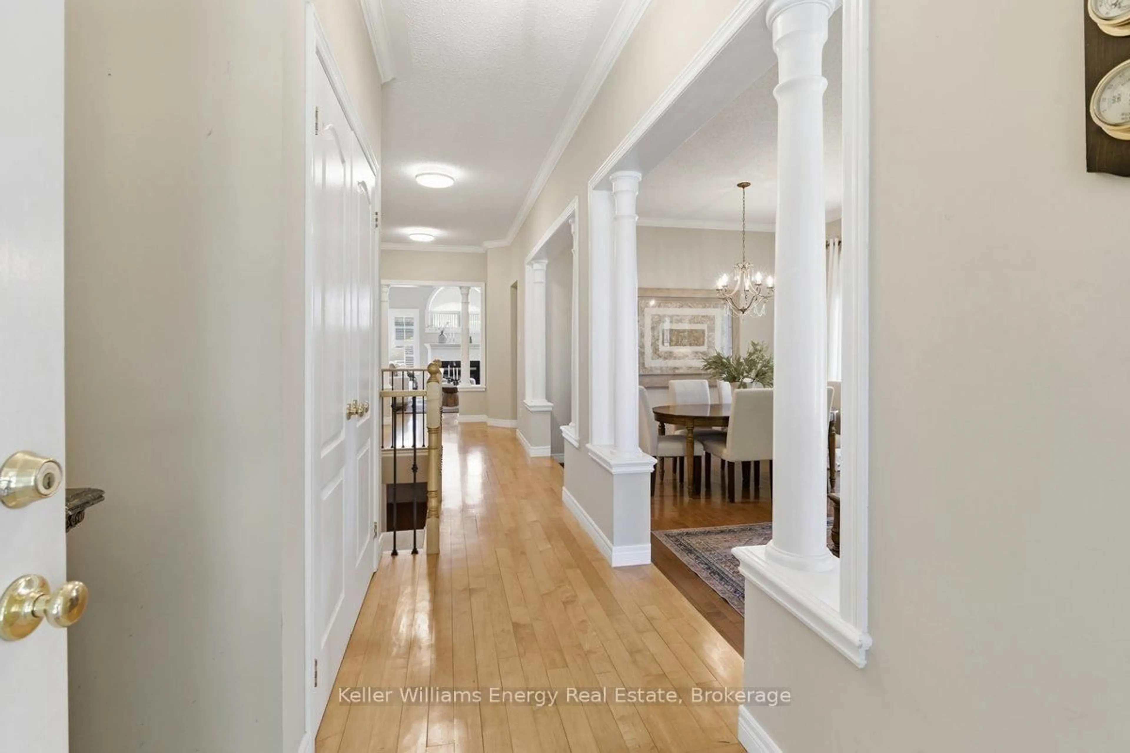 Indoor entryway for 1545 Greenvalley Tr, Oshawa Ontario L1K 2N6