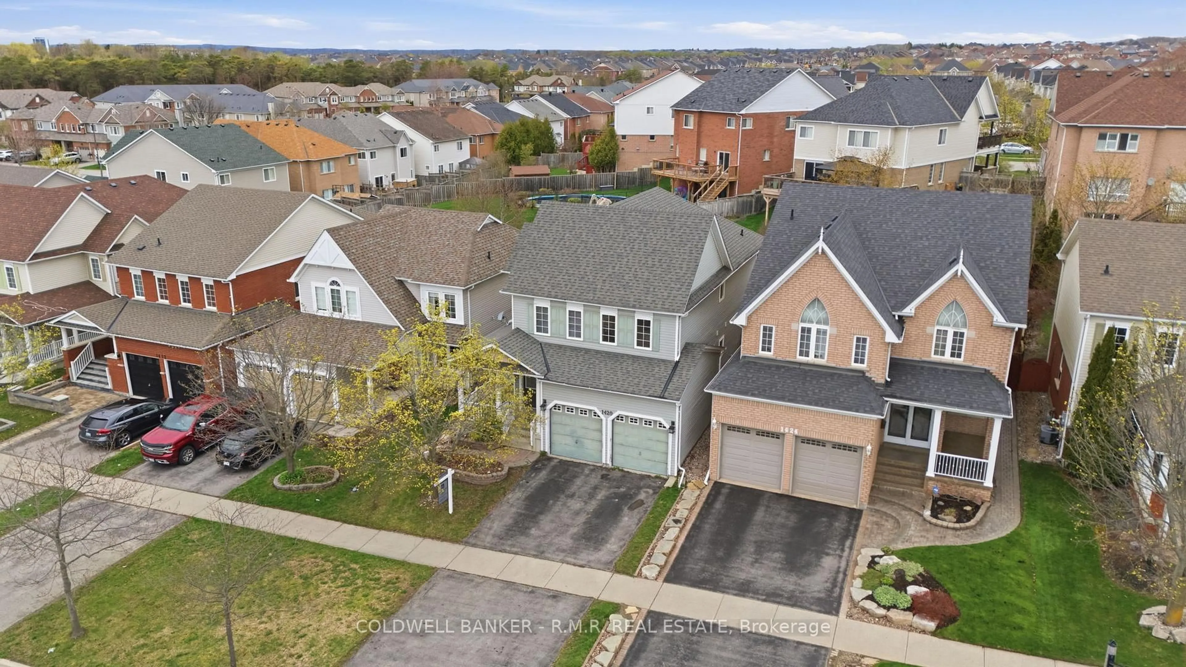 A pic from outside/outdoor area/front of a property/back of a property/a pic from drone, street for 1420 Coldstream Dr, Oshawa Ontario L1K 2Y8