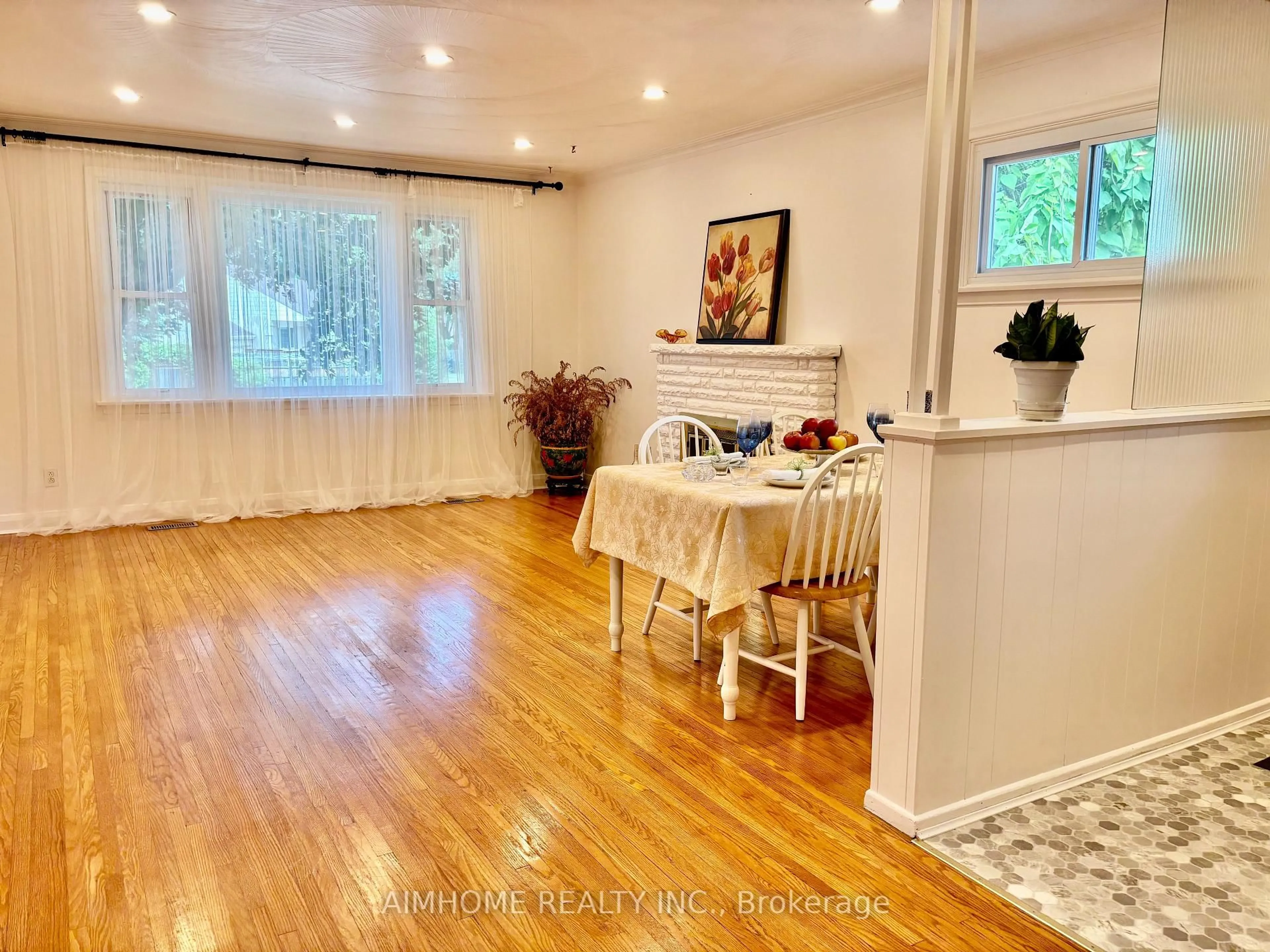 Dining room, wood/laminate floor for 12 Canham Cres, Toronto Ontario M1S 2H6