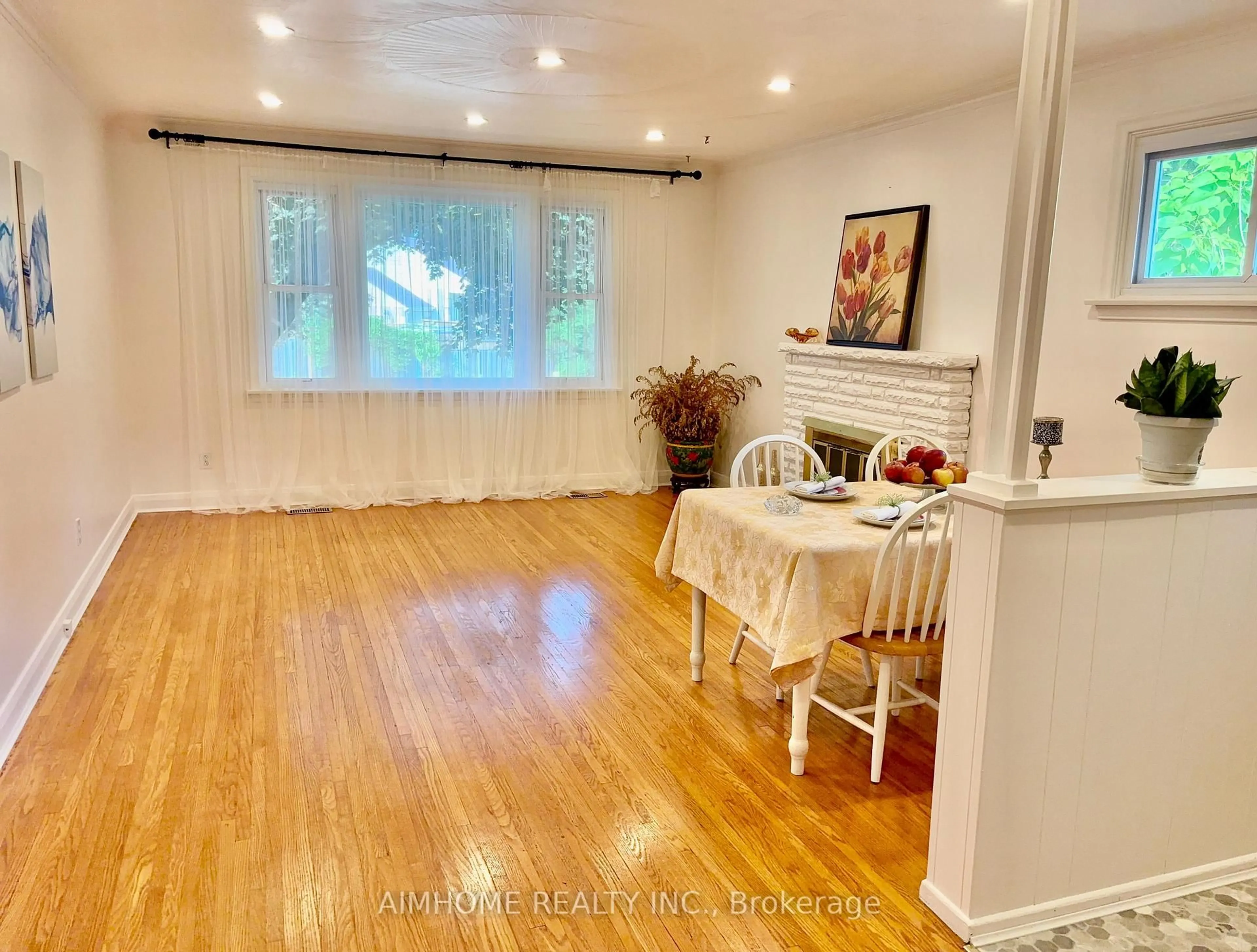 A pic of a room for 12 Canham Cres, Toronto Ontario M1S 2H6