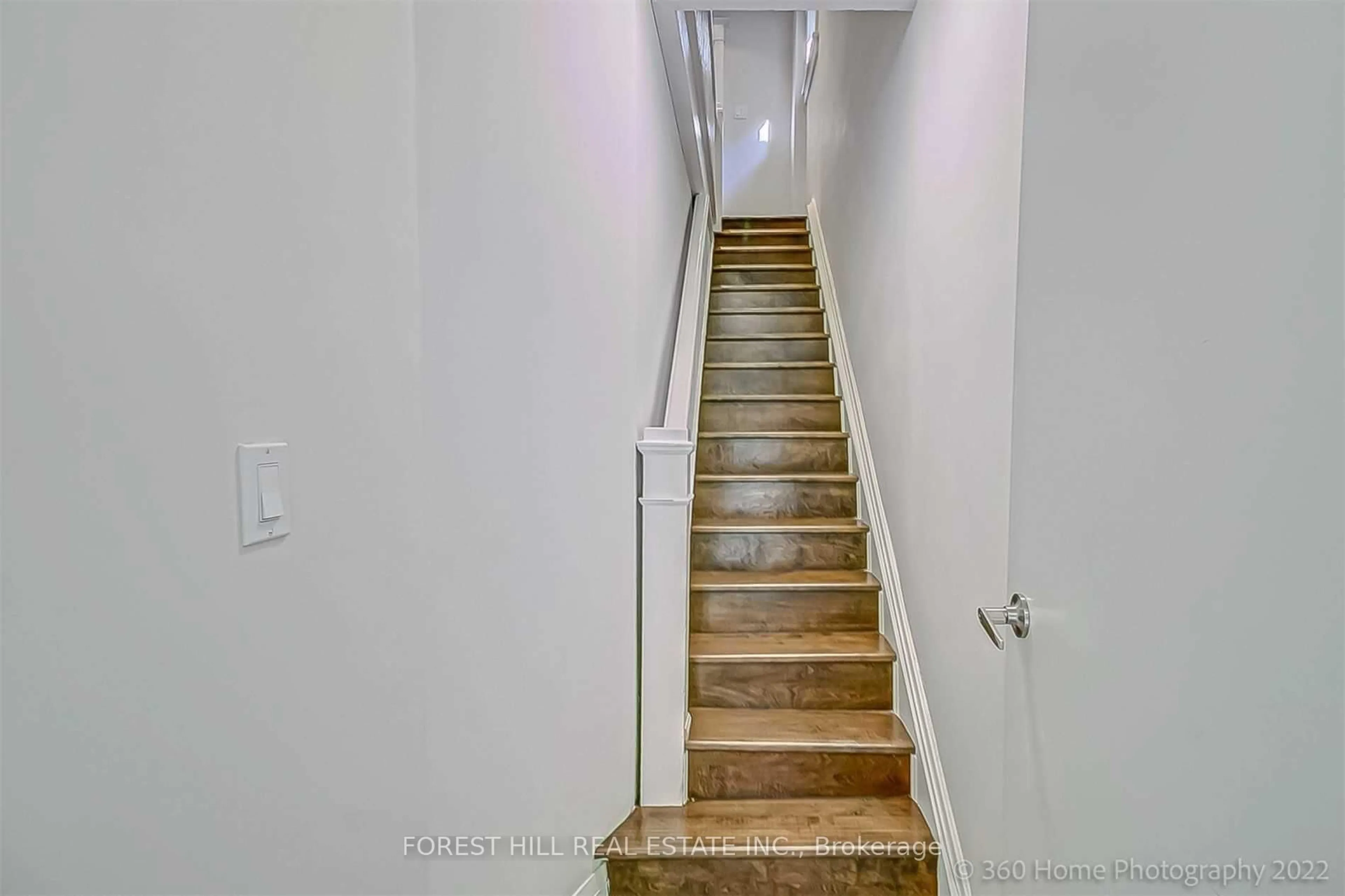 Stairs for 373 Woodbine Ave, Toronto Ontario M4L 3P7