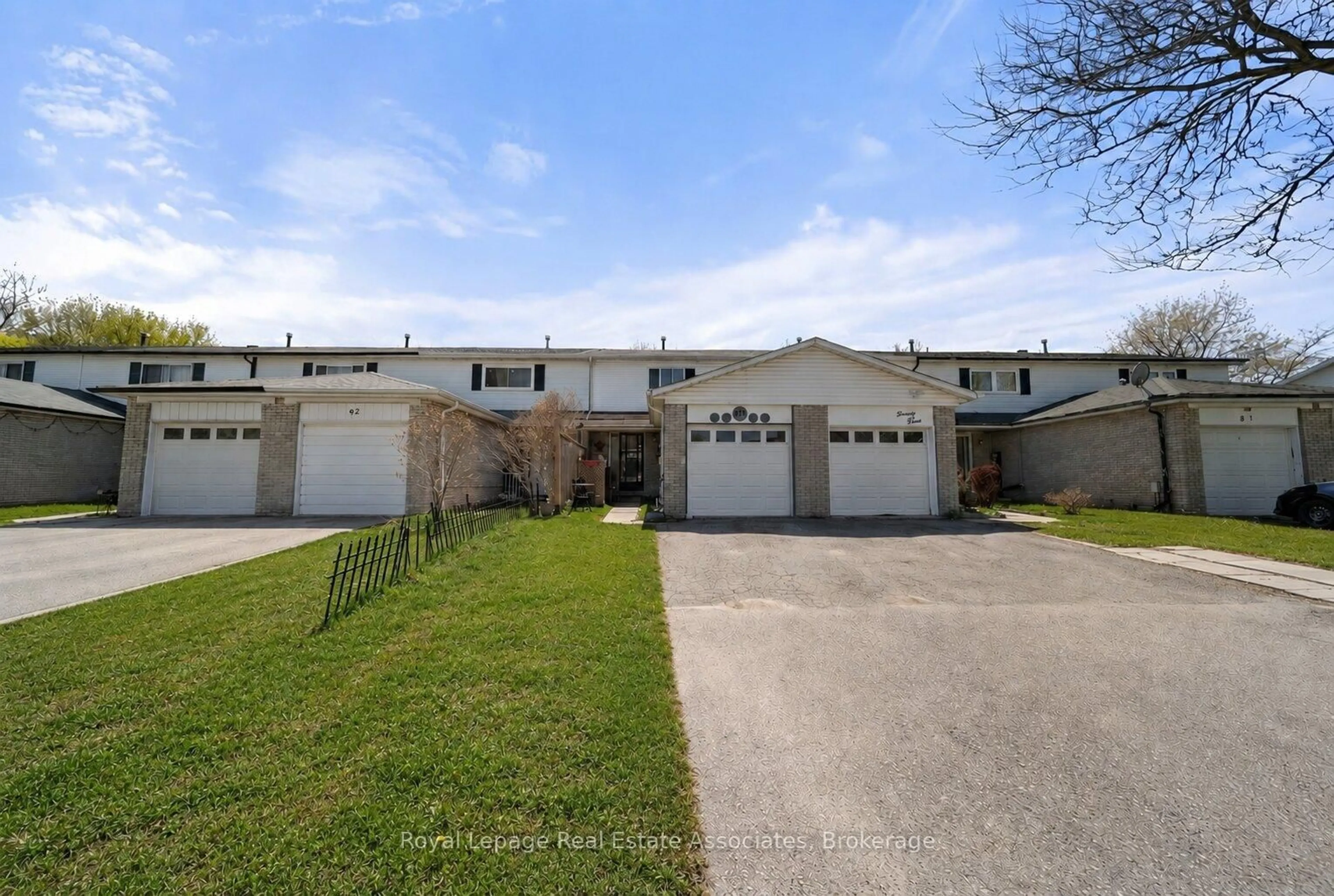 A pic from outside/outdoor area/front of a property/back of a property/a pic from drone, street for 95 Quantrell Tr, Toronto Ontario M1B 1L7
