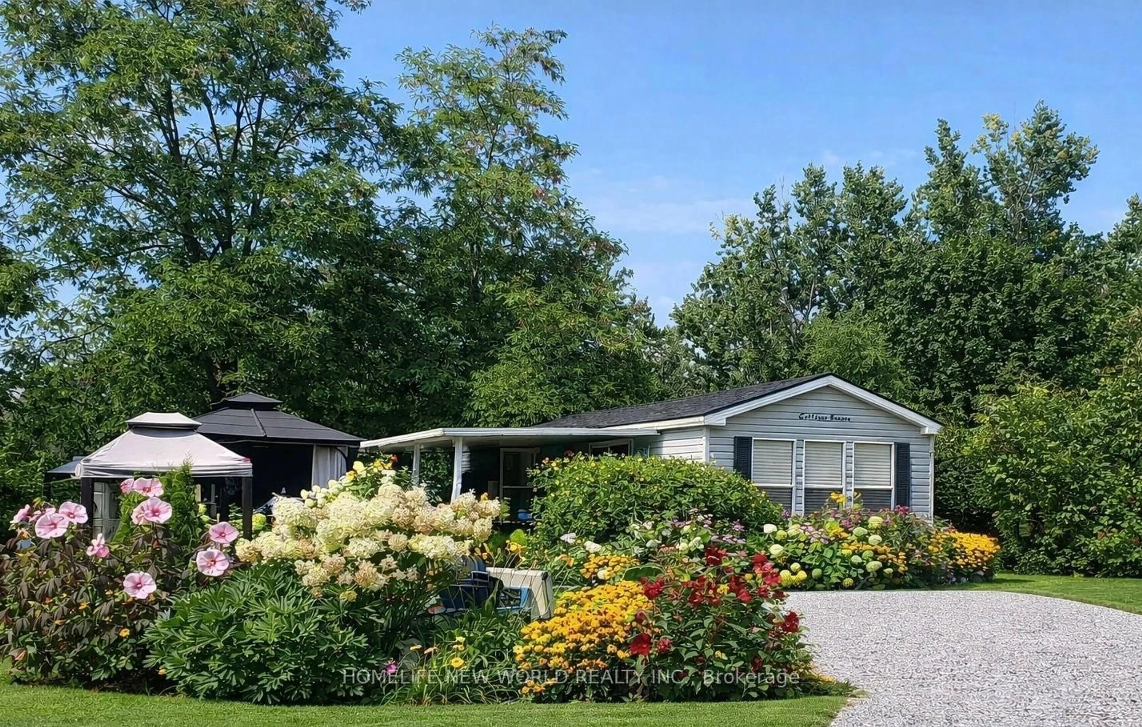 Home with vinyl exterior material, street for 225 Platten Blvd #484, Scugog Ontario L9L 1B4