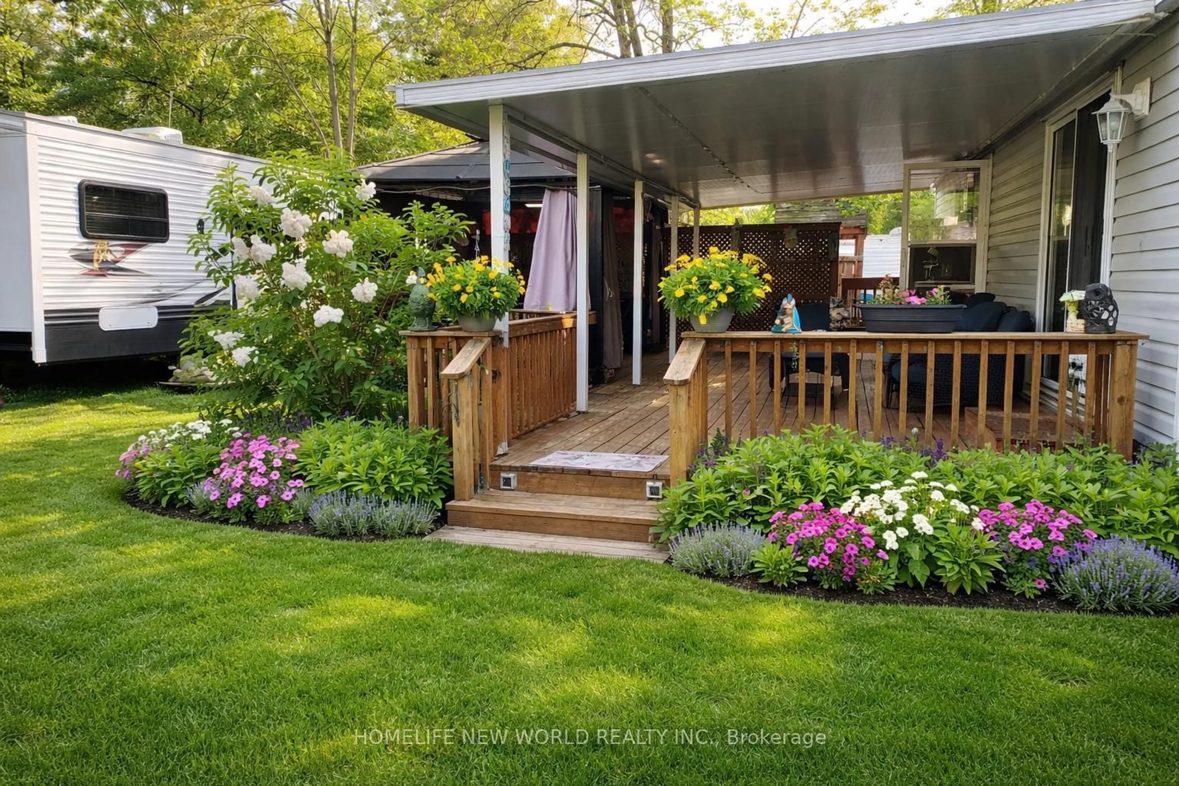 Patio, street for 225 Platten Blvd #484, Scugog Ontario L9L 1B4