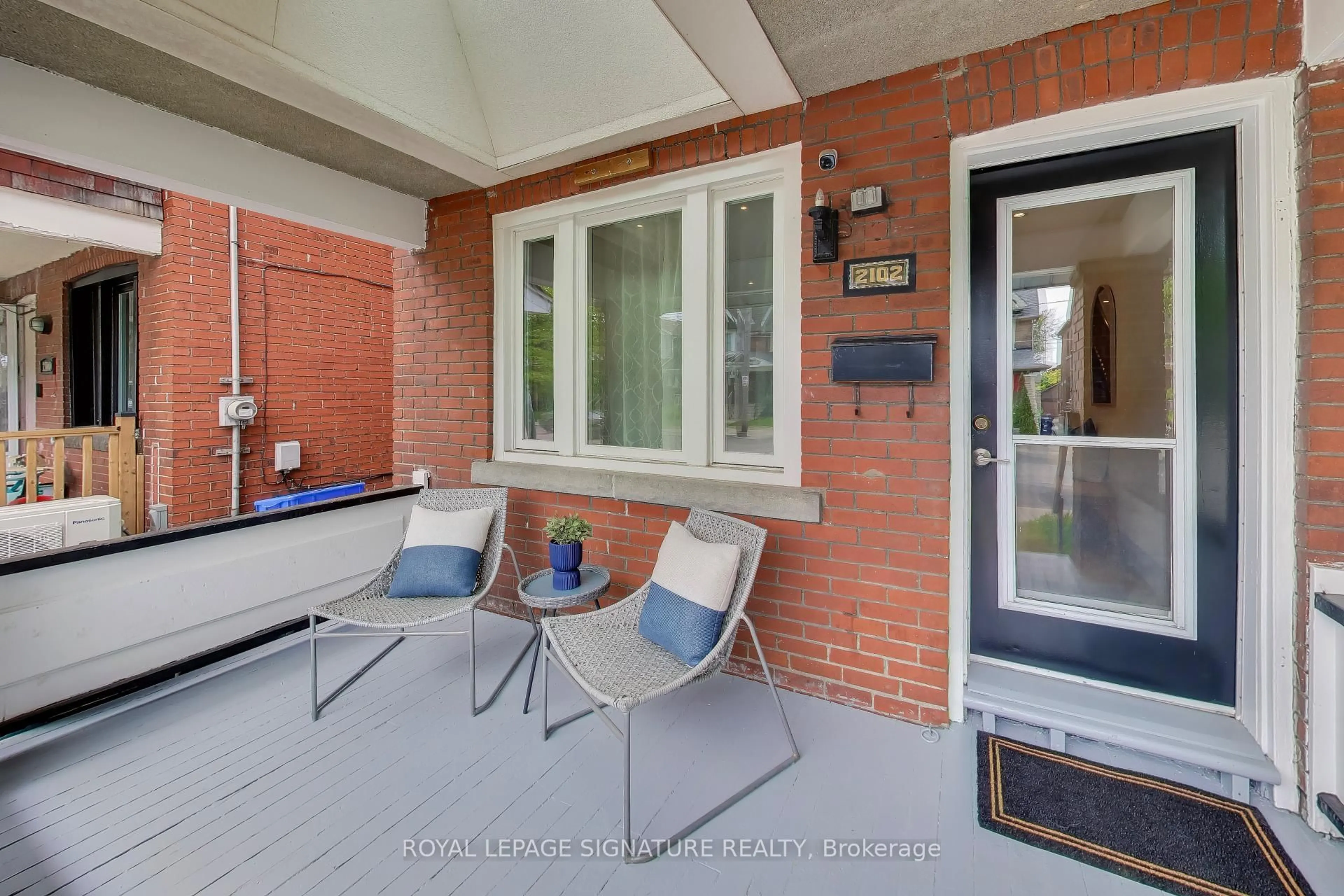 Patio, street for 2102 Gerrard St, Toronto Ontario M4E 2B8