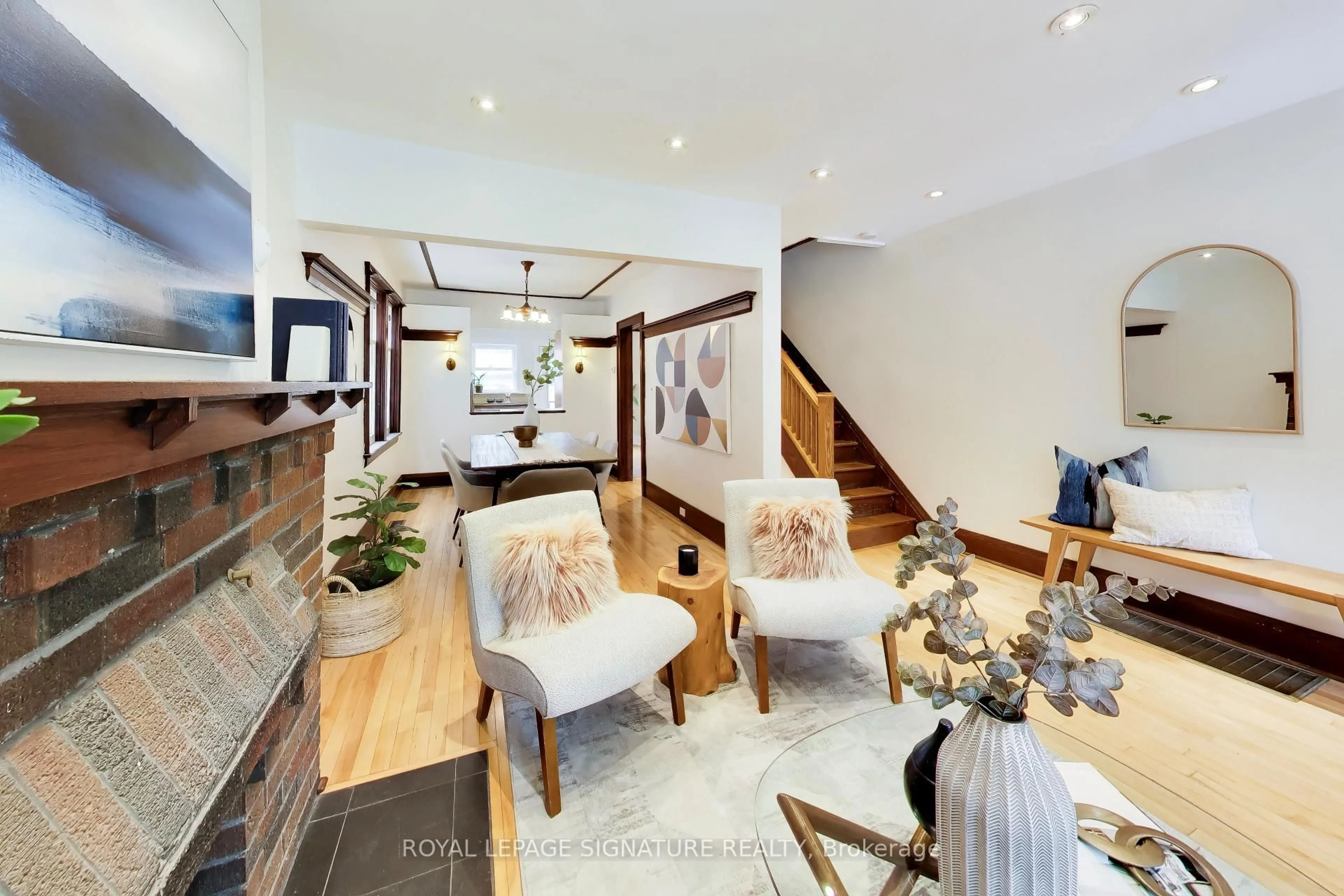 Living room with furniture, unknown for 2102 Gerrard St, Toronto Ontario M4E 2B8