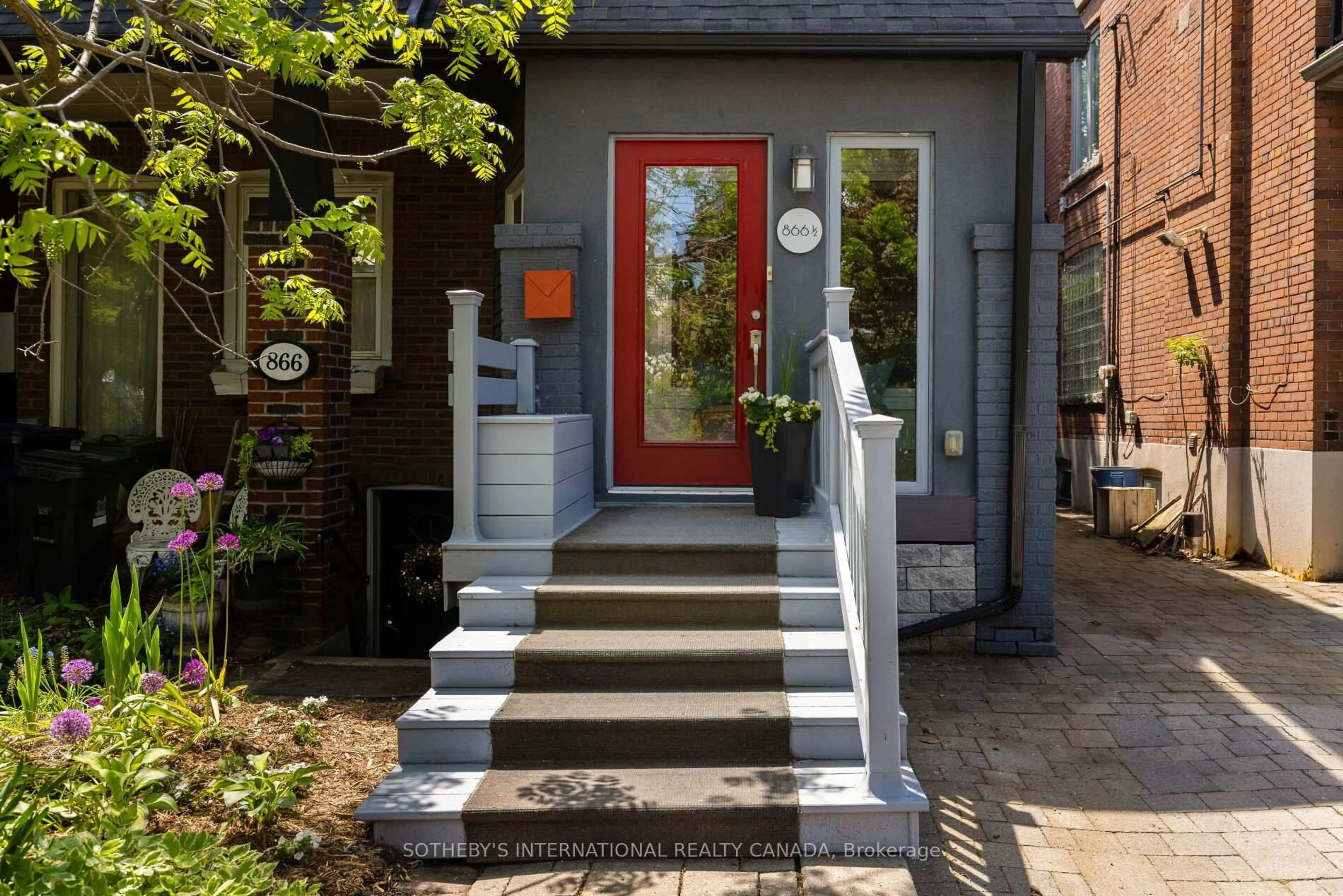 Indoor entryway for 866 1/2 Carlaw Ave, Toronto Ontario M4K 3L3