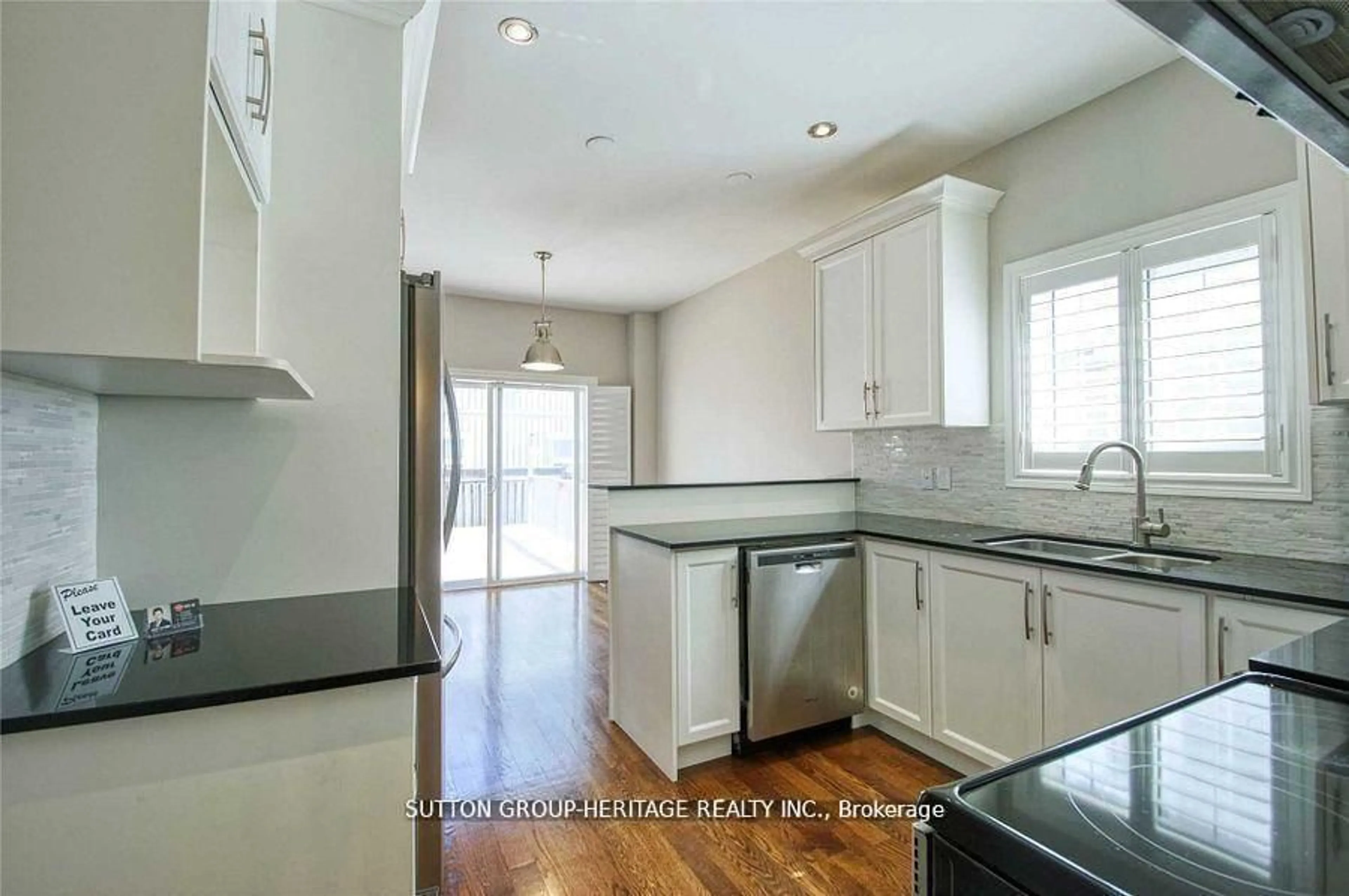 Open concept kitchen, ceramic/tile floor for 52 Wessex Dr, Whitby Ontario L1M 2C3