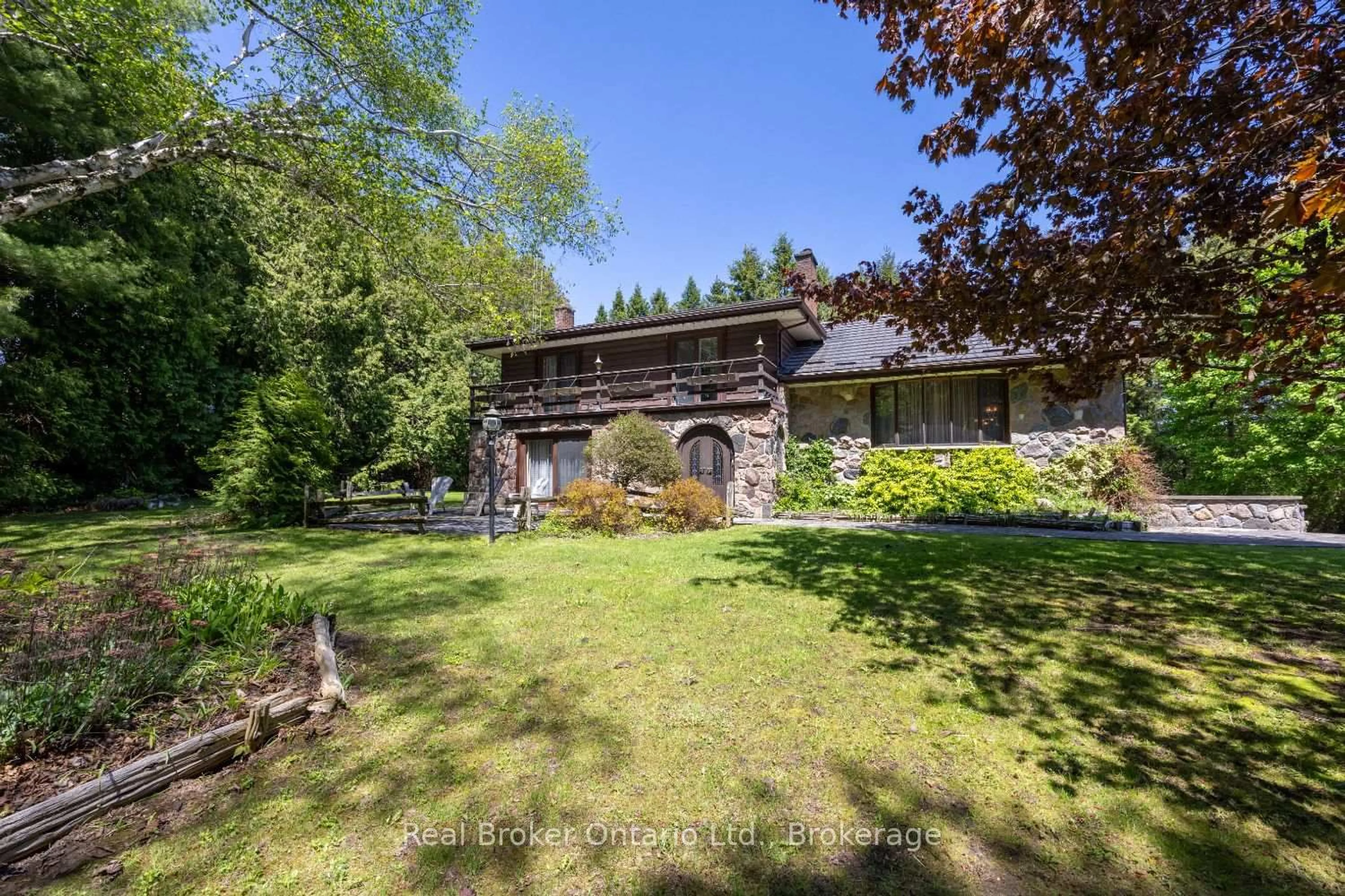 A pic from outside/outdoor area/front of a property/back of a property/a pic from drone, building for 4301 Squair Rd, Clarington Ontario L0B 1J0