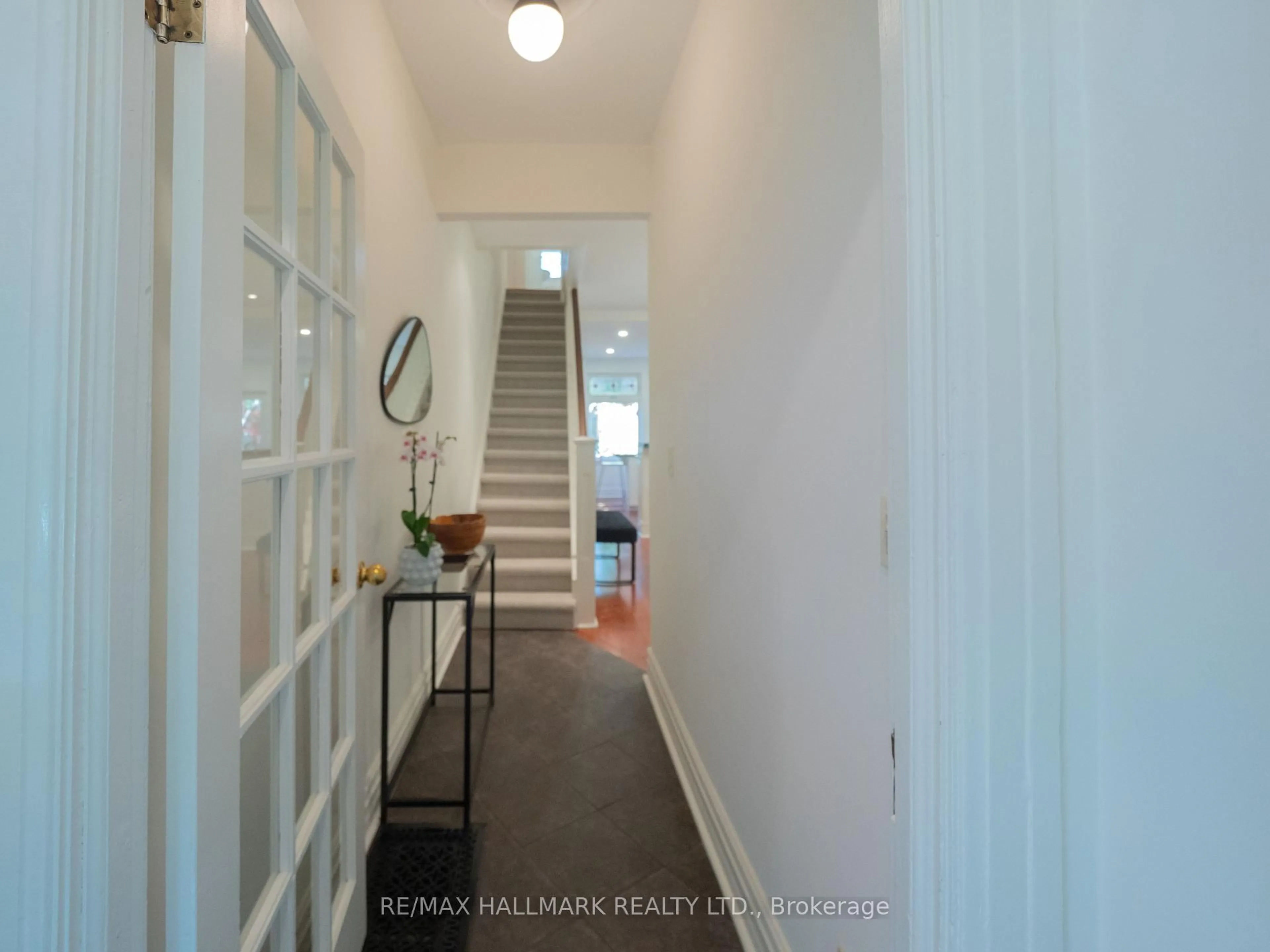 Indoor entryway for 4 Albemarle Ave, Toronto Ontario M4K 1H7