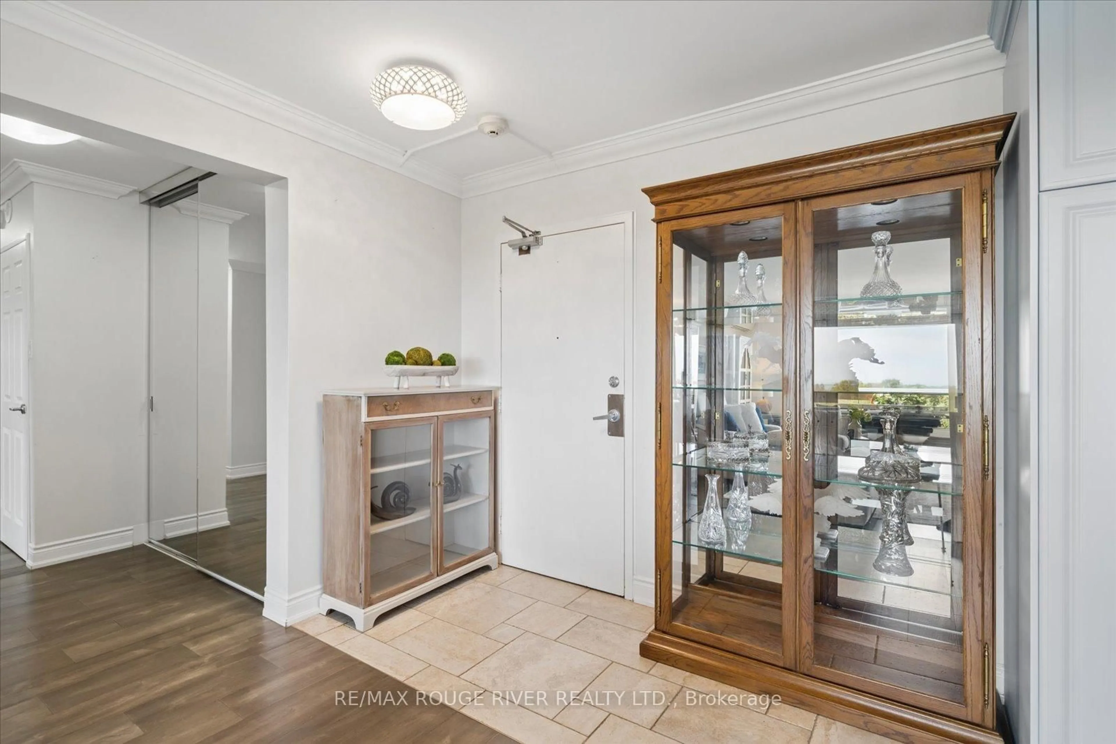Indoor entryway for 1210 Radom St #608, Pickering Ontario L1W 2Z3