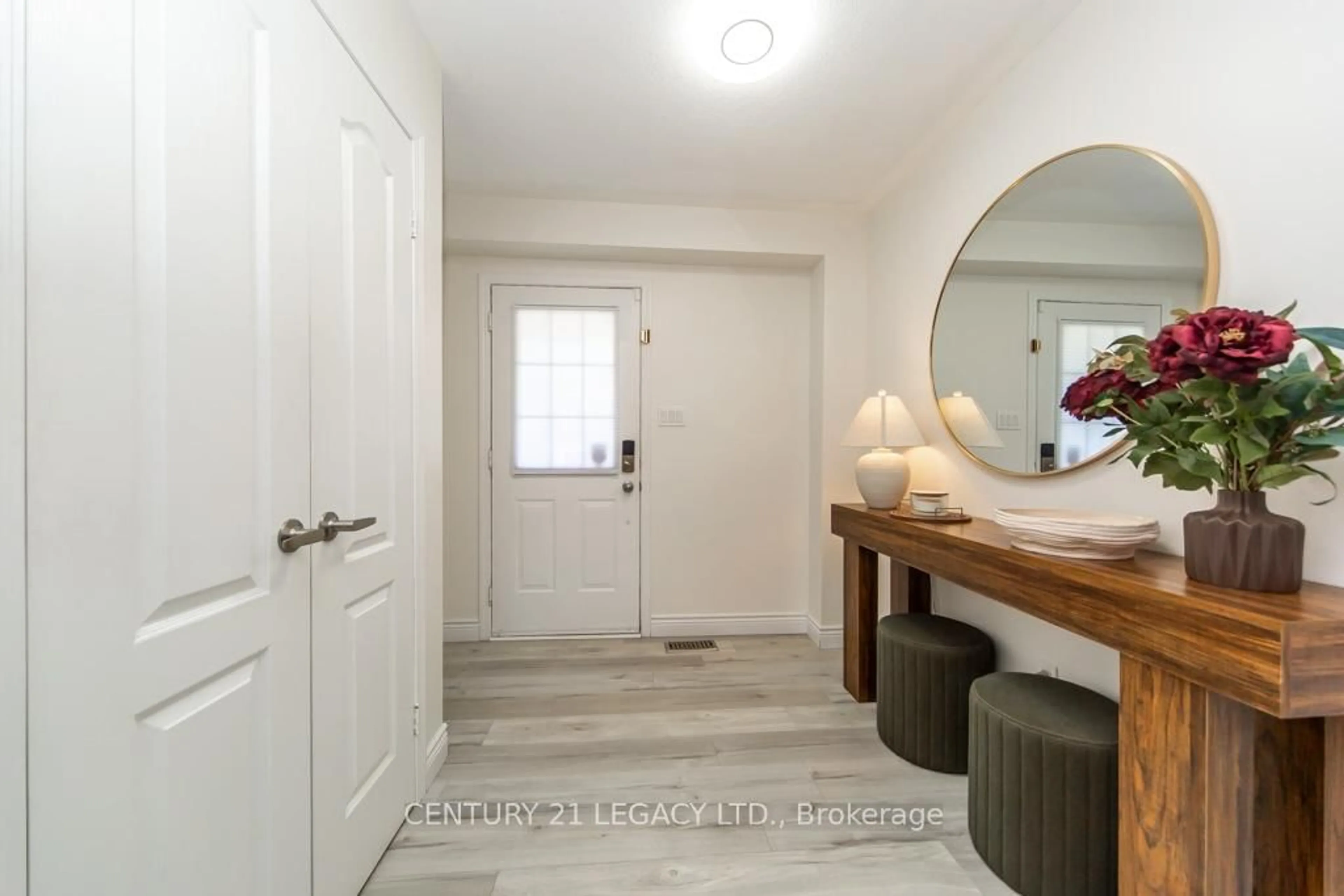 Indoor entryway for 44 Tincomb Cres, Whitby Ontario L1R 2Y6