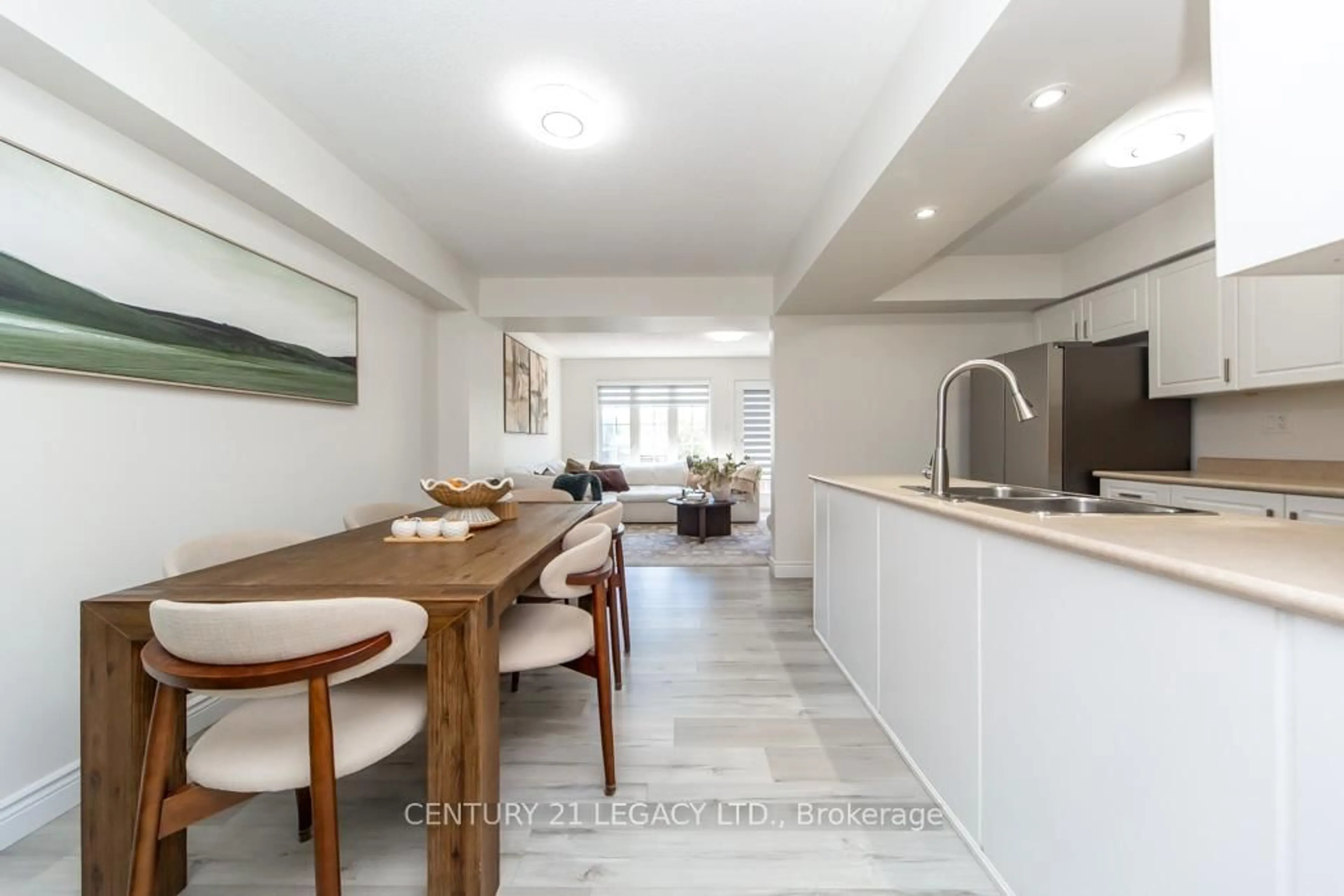Open concept kitchen, unknown for 44 Tincomb Cres, Whitby Ontario L1R 2Y6