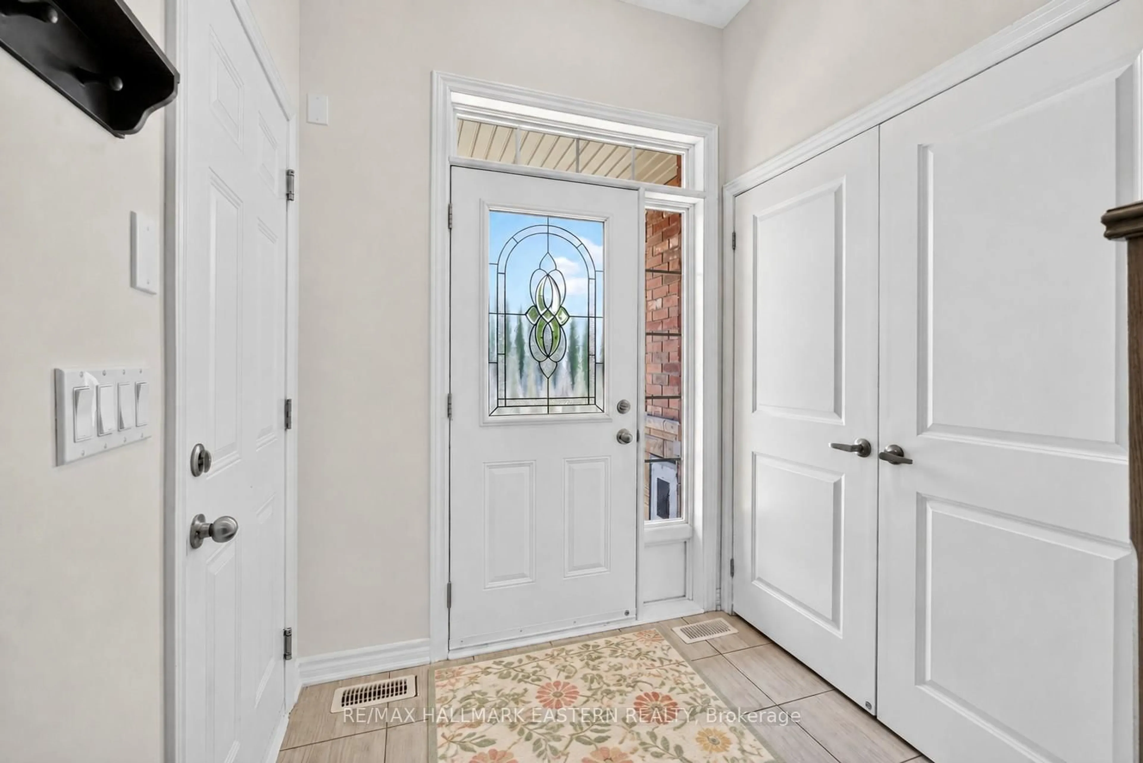 Indoor entryway for 31 Elmhurst St, Scugog Ontario L9L 0C6