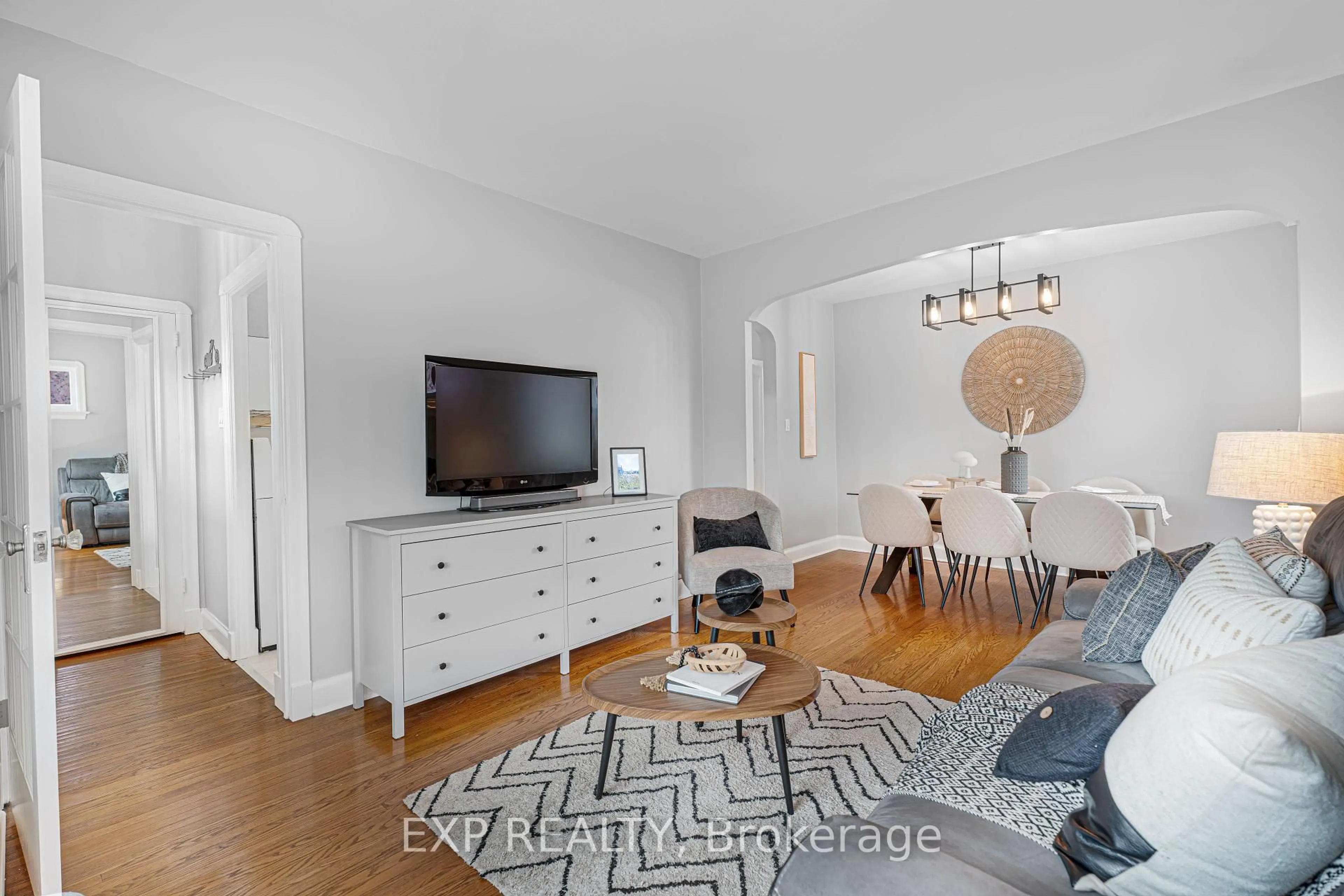 Living room with furniture, unknown for 56 Gladstone Ave, Oshawa Ontario L1J 4E5