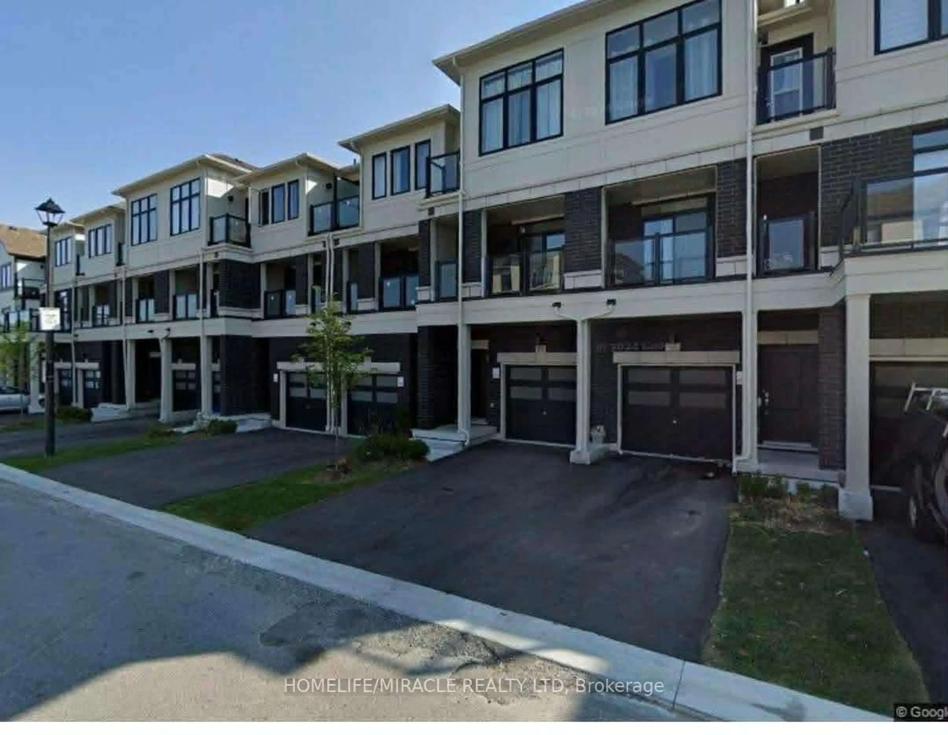 A pic from outside/outdoor area/front of a property/back of a property/a pic from drone, street for 432 Okanagan Path, Oshawa Ontario L1H 0B1