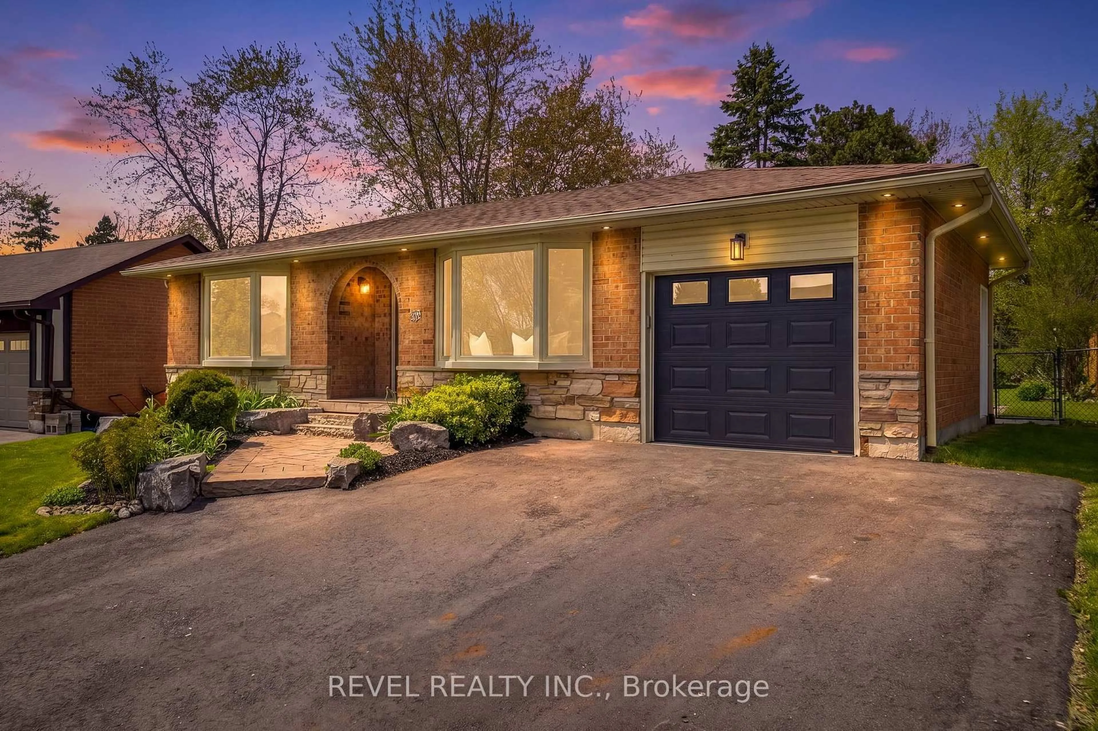 Home with brick exterior material, street for 39 Anstead Cres, Ajax Ontario L1S 3X4