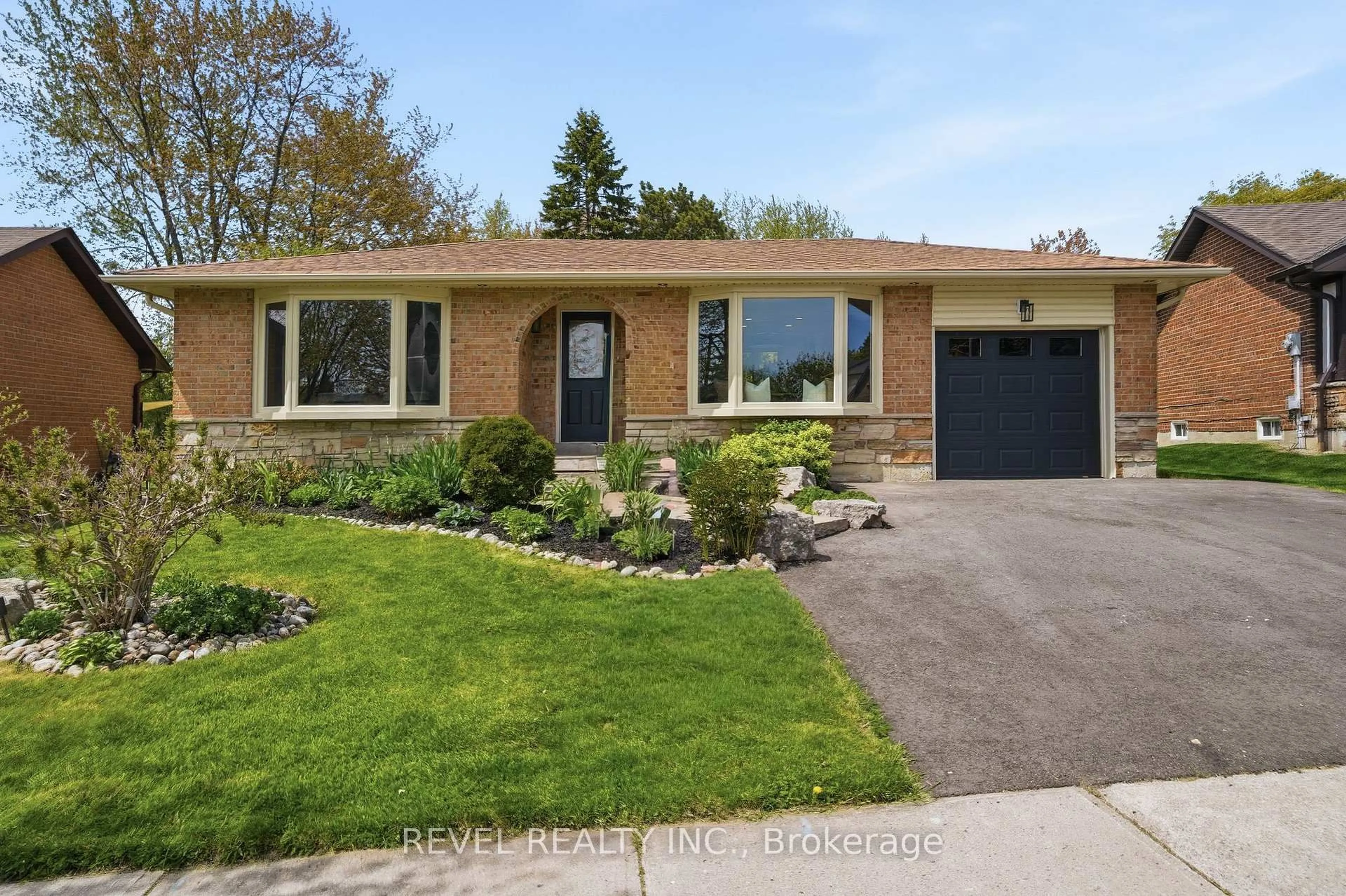 Home with brick exterior material, street for 39 Anstead Cres, Ajax Ontario L1S 3X4