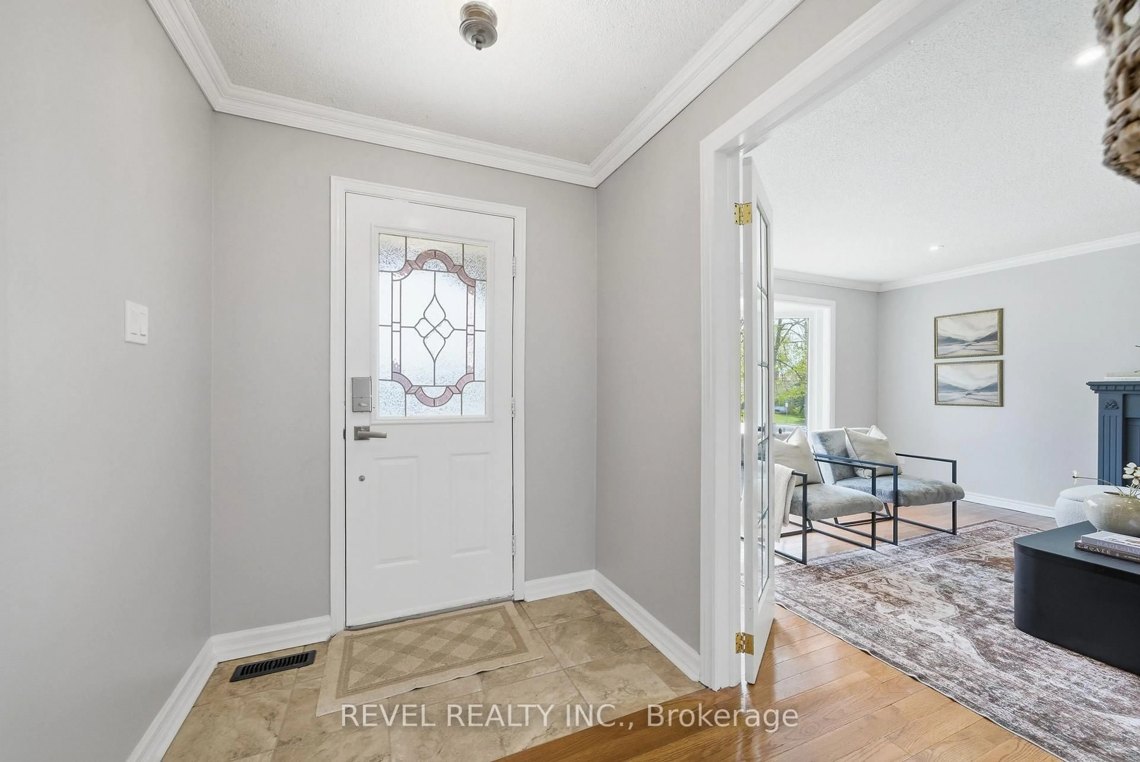 Indoor entryway for 39 Anstead Cres, Ajax Ontario L1S 3X4