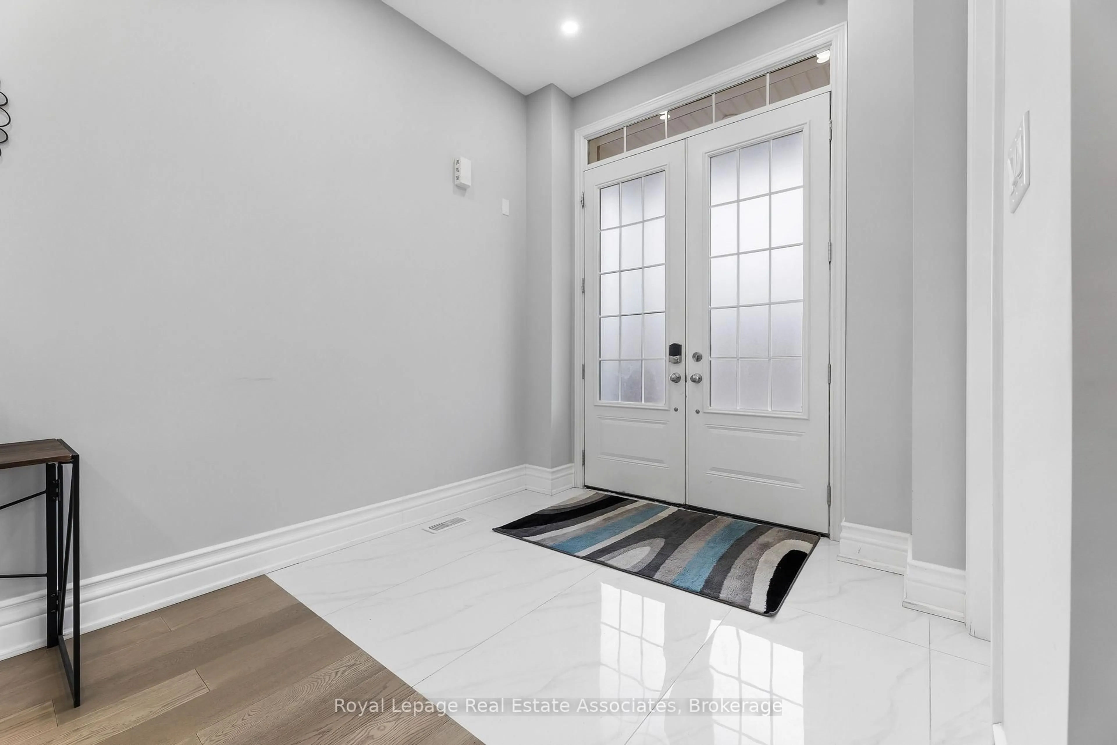 Indoor entryway for 1796 Grandview St, Oshawa Ontario L1K 0B1