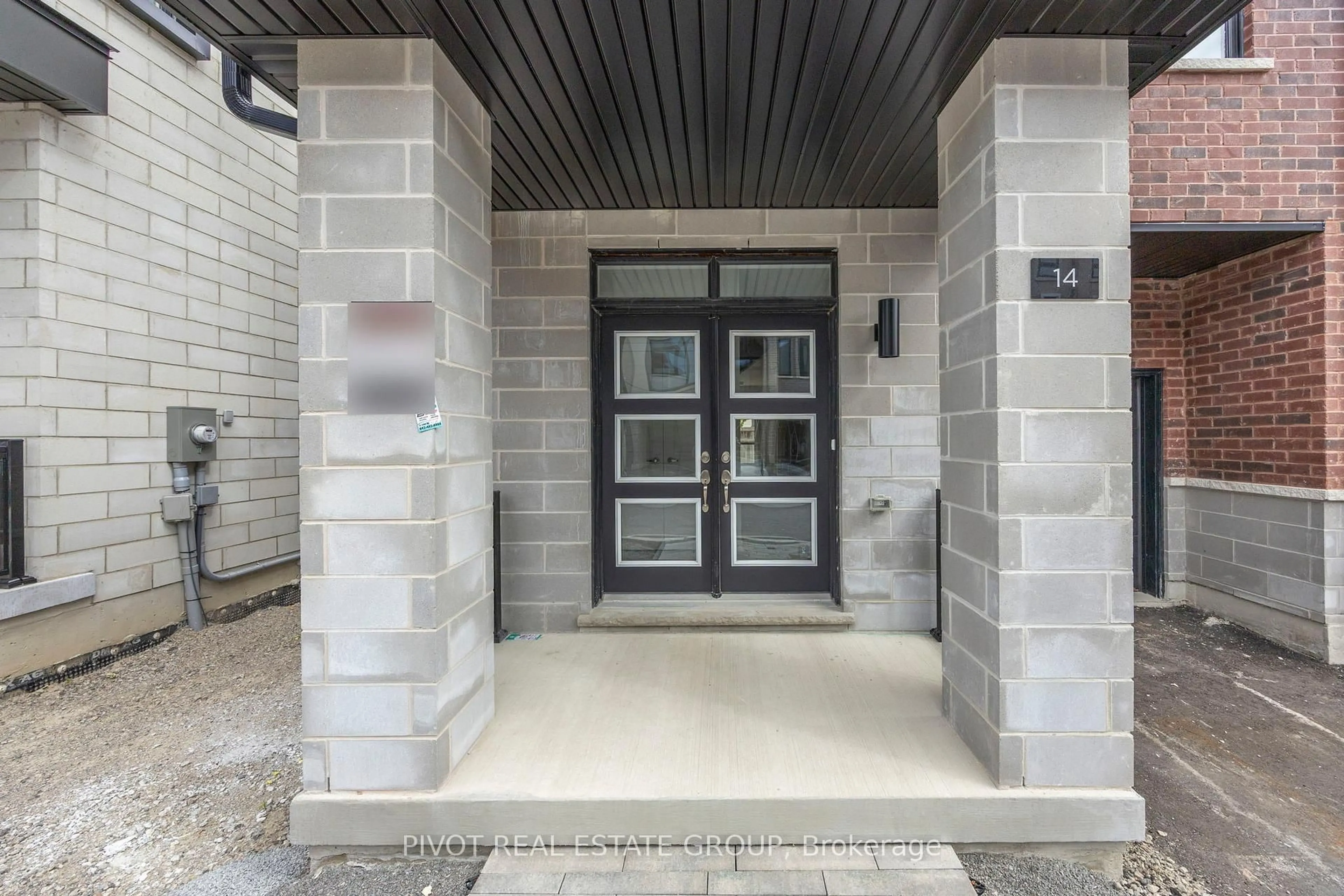 Indoor foyer for 14 Observatory Way, Whitby Ontario L1M 0M7