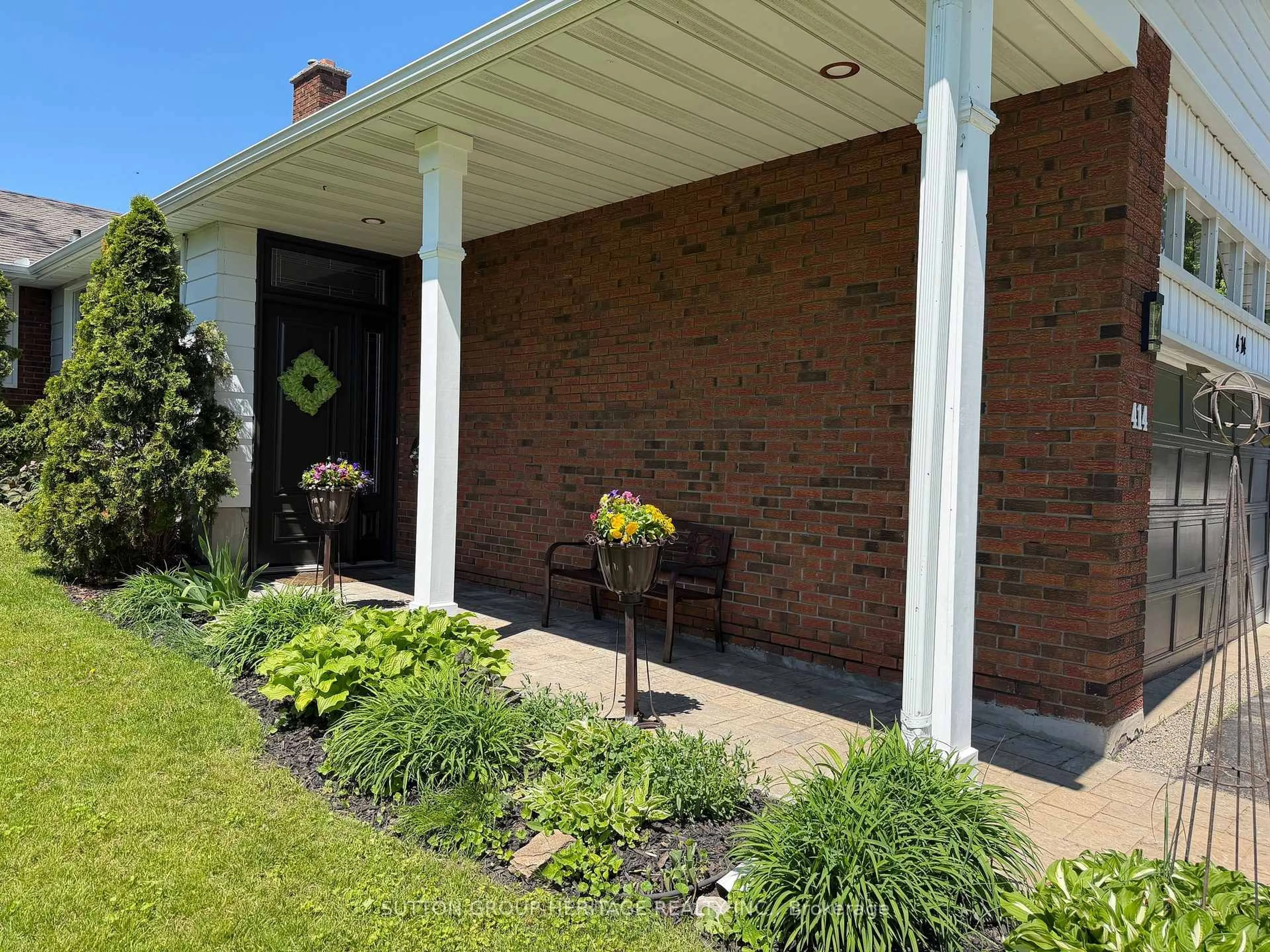 Unknown for 414 Centre St, Whitby Ontario L1N 4T4