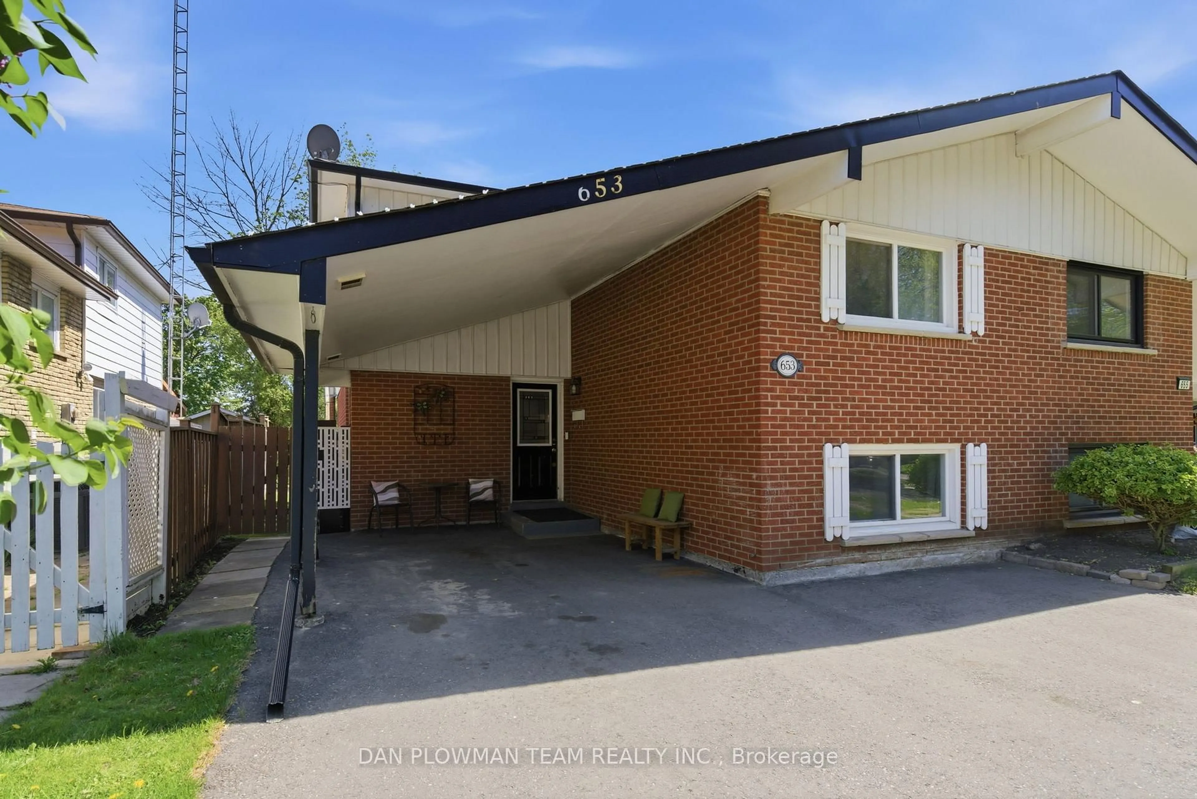 Unknown for 653 Berwick Cres, Oshawa Ontario L1J 3E6