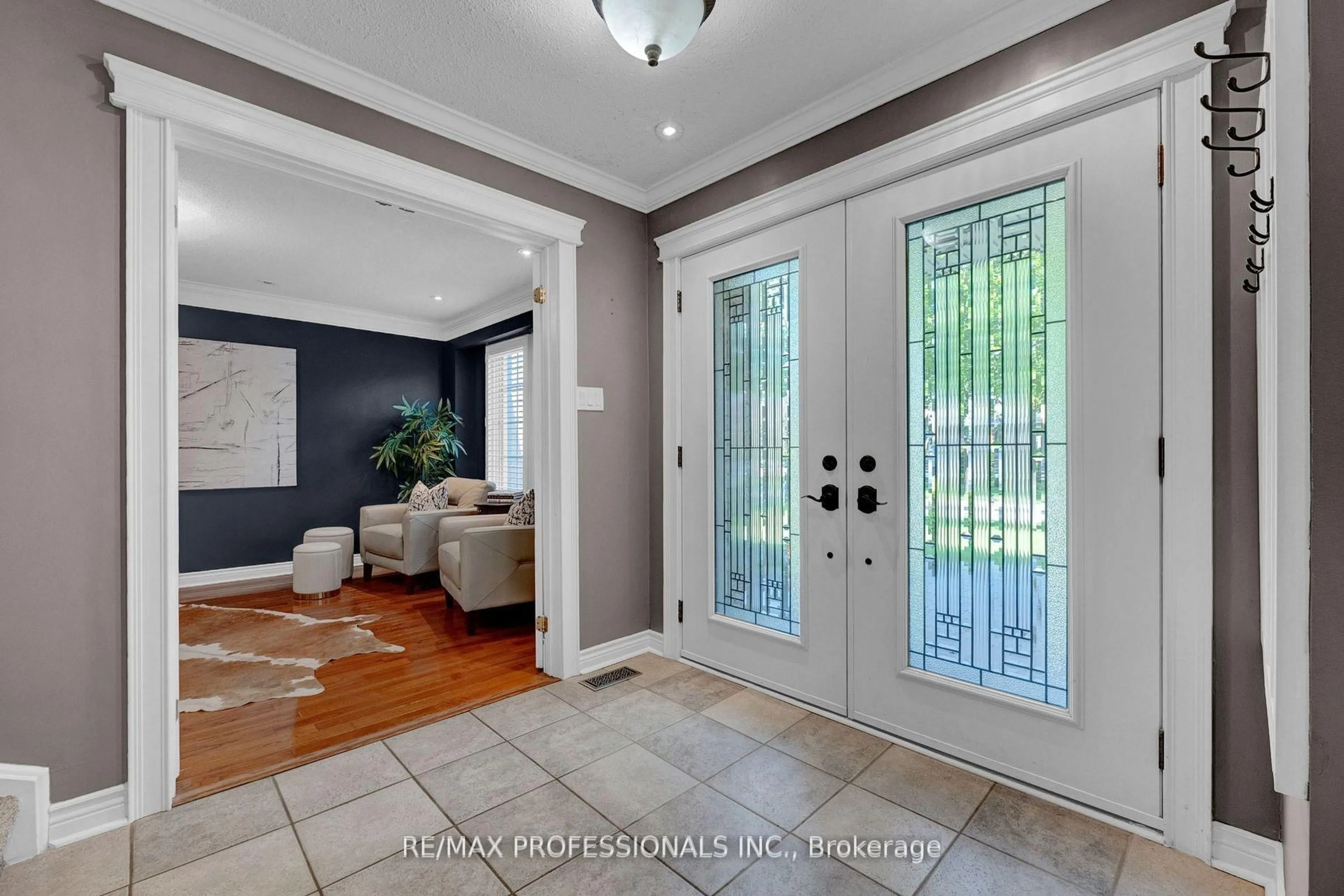 Indoor entryway for 45 Resolute Cres, Whitby Ontario L1P 1G9