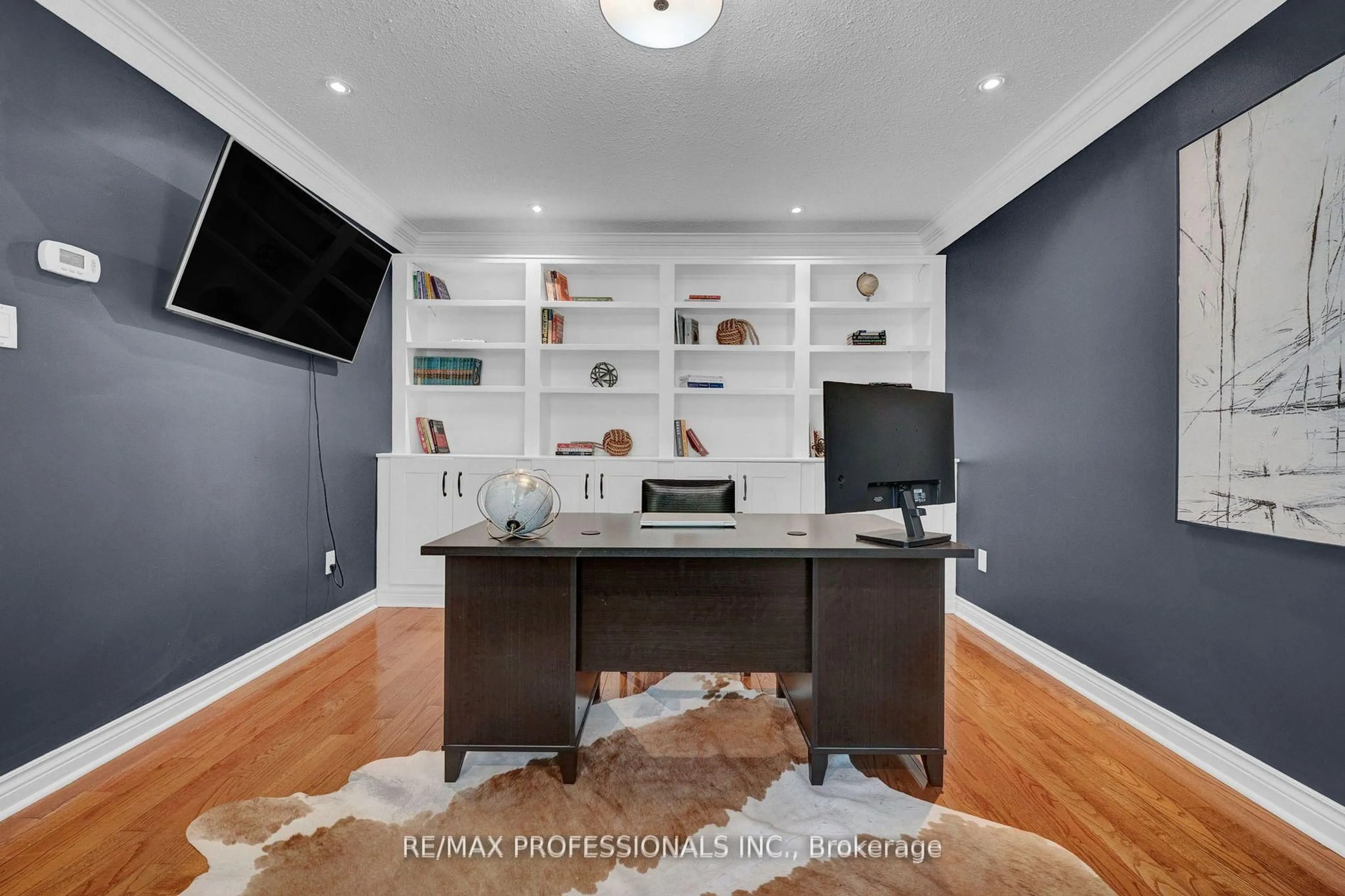 Home theater for 45 Resolute Cres, Whitby Ontario L1P 1G9