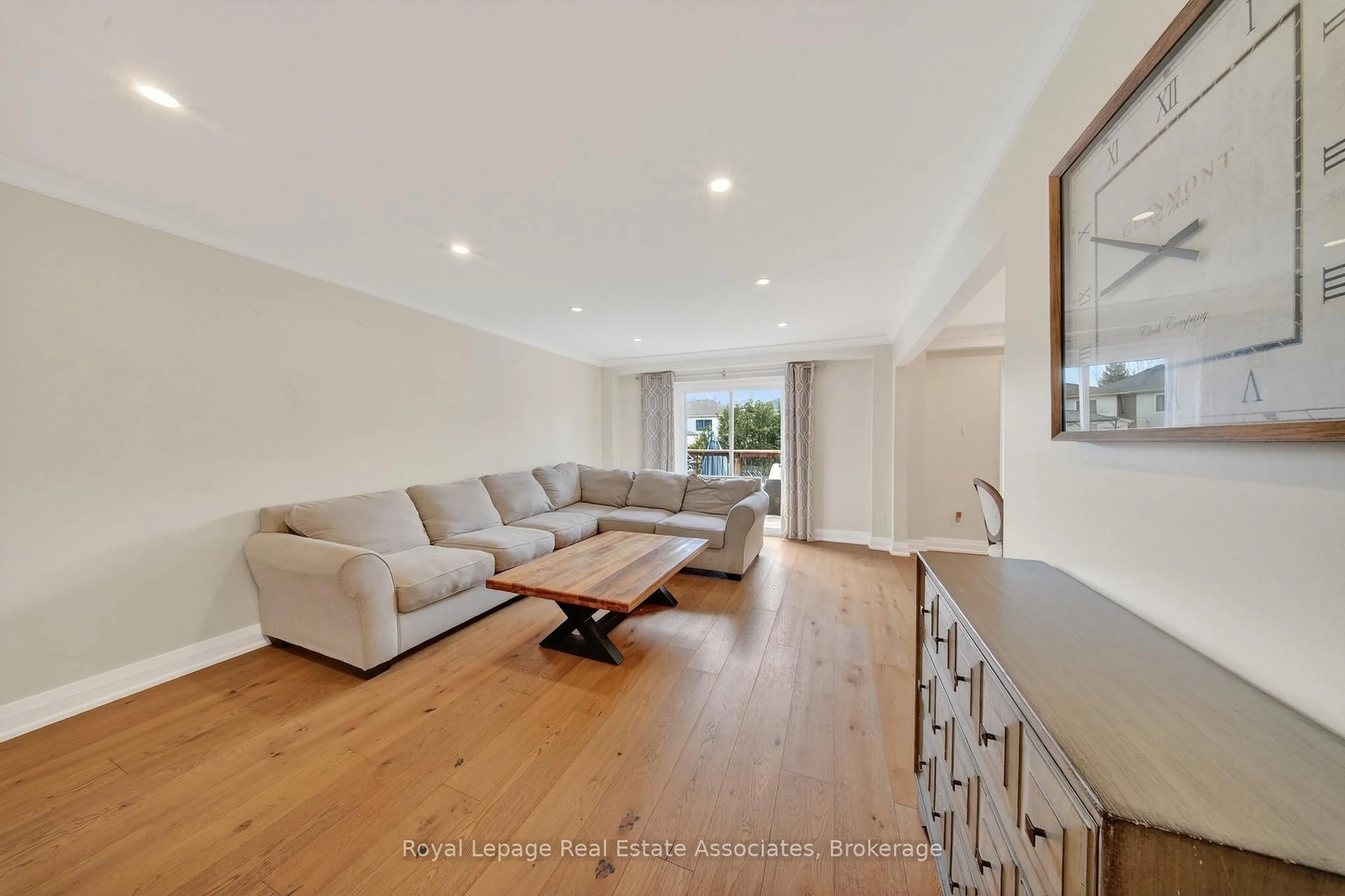 Living room with furniture, wood/laminate floor for 67 Beechnut Cres, Clarington Ontario L1E 1Y4
