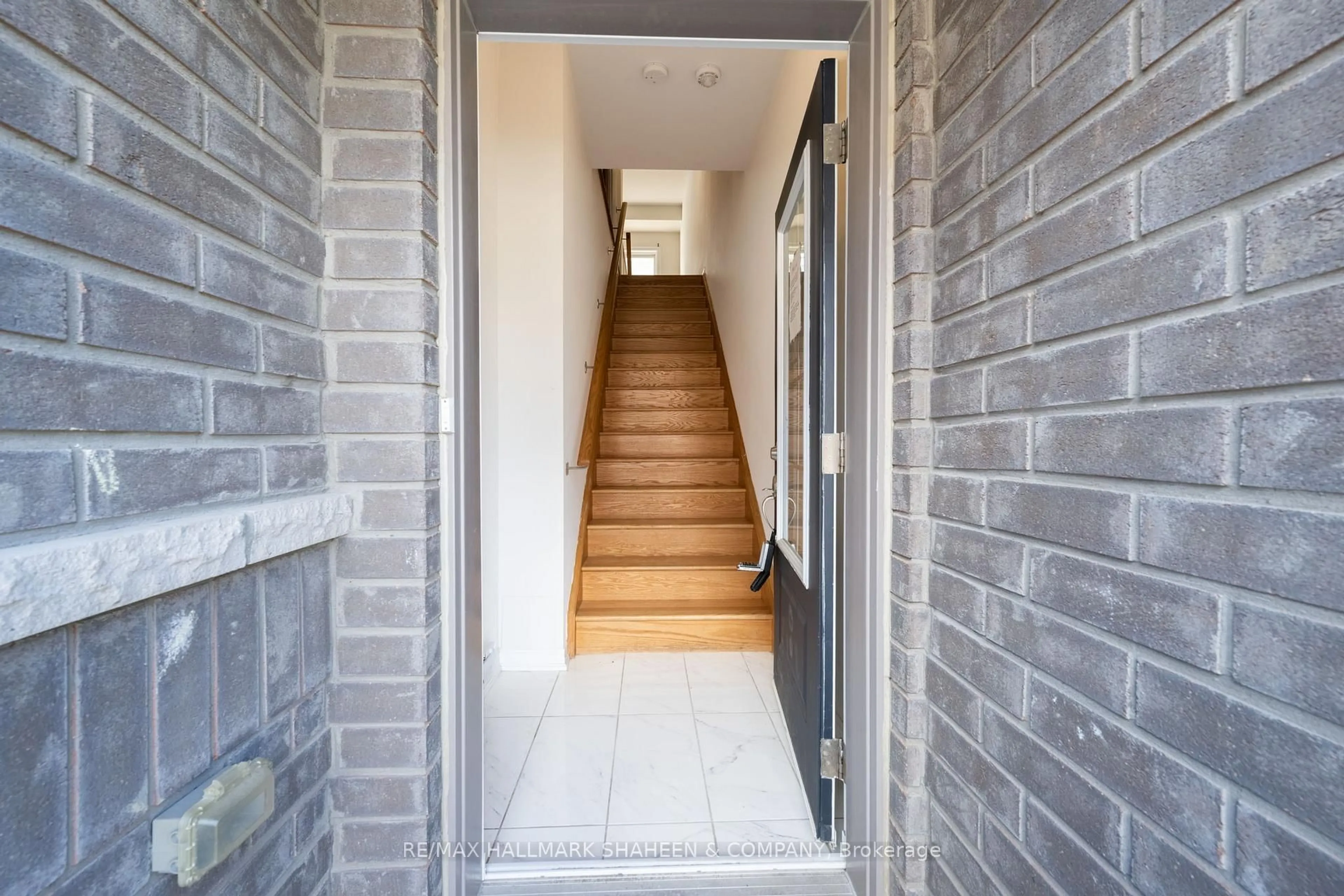 Unknown for 2553 Barbarolli Path #116, Oshawa Ontario L1L 0P9
