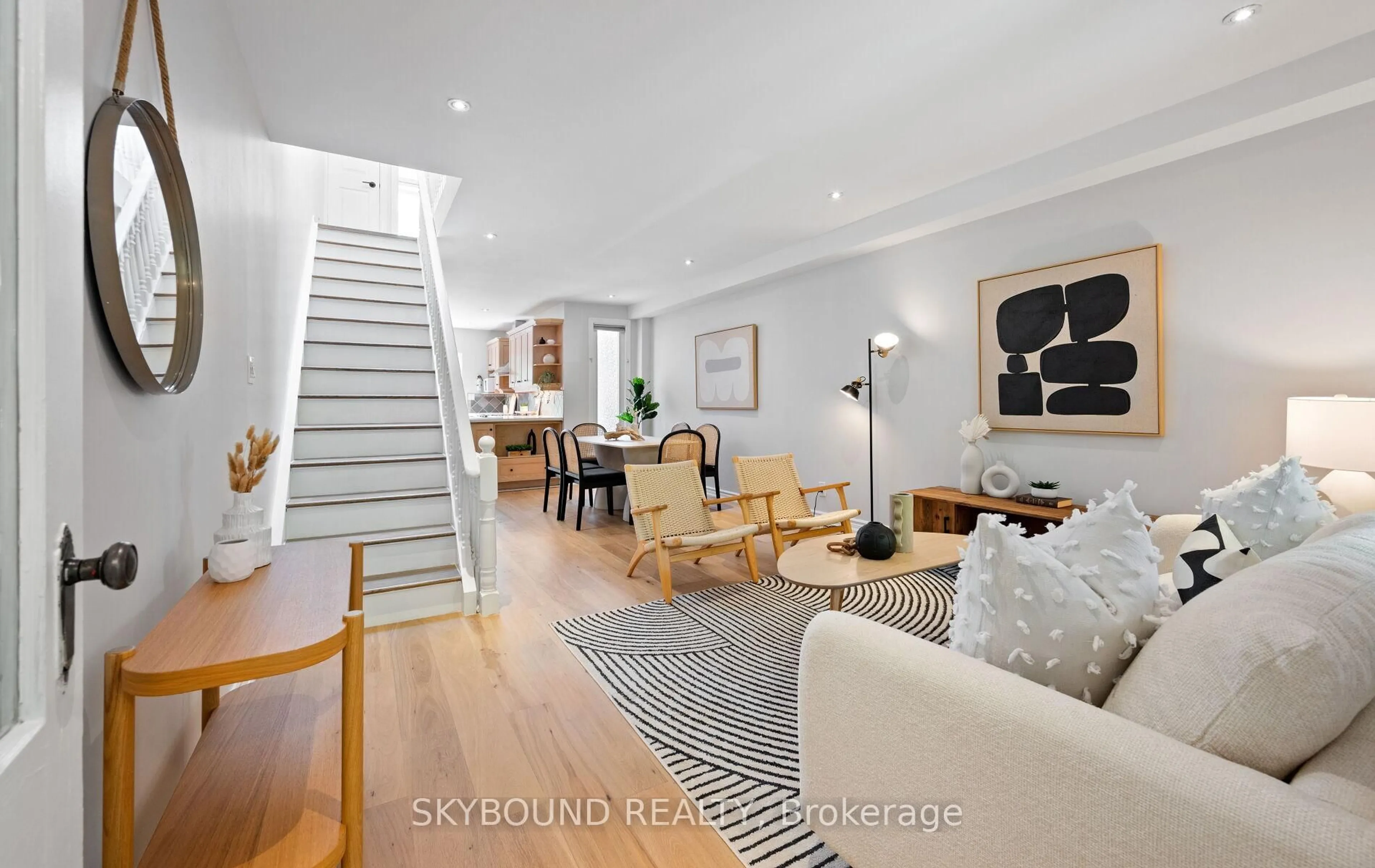 Living room with furniture, wood/laminate floor for 326 Kenilworth Ave, Toronto Ontario M4L 3S8
